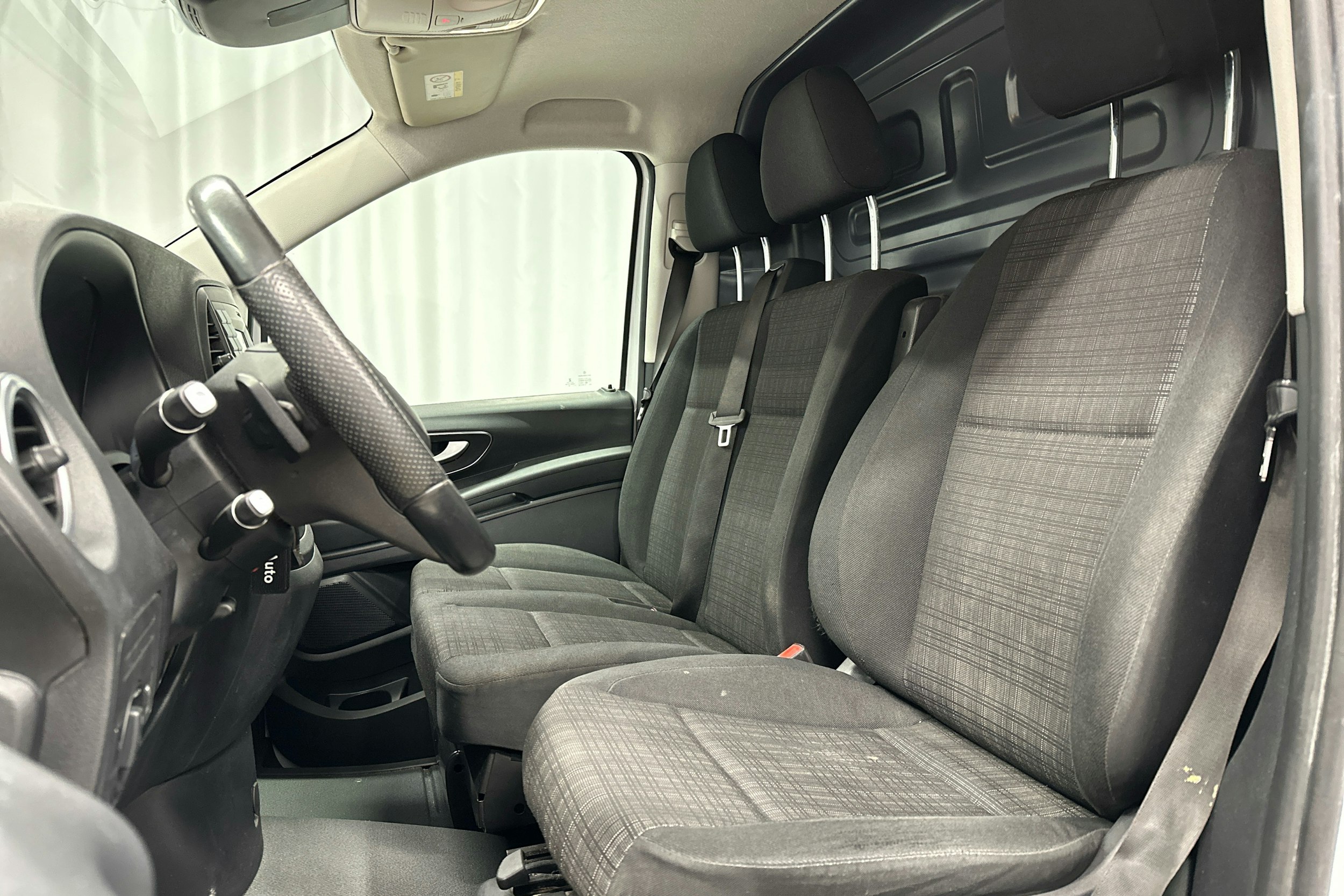 valkoinen Mercedes-Benz Vito 2020 kuva 15.