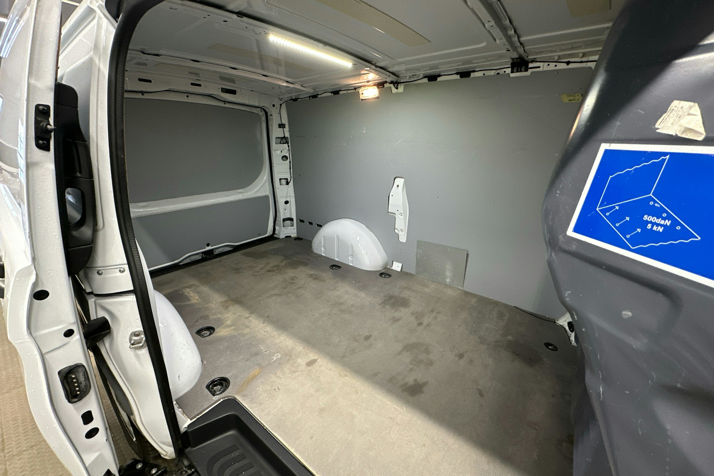valkoinen Mercedes-Benz Vito 2020 kuva 17.