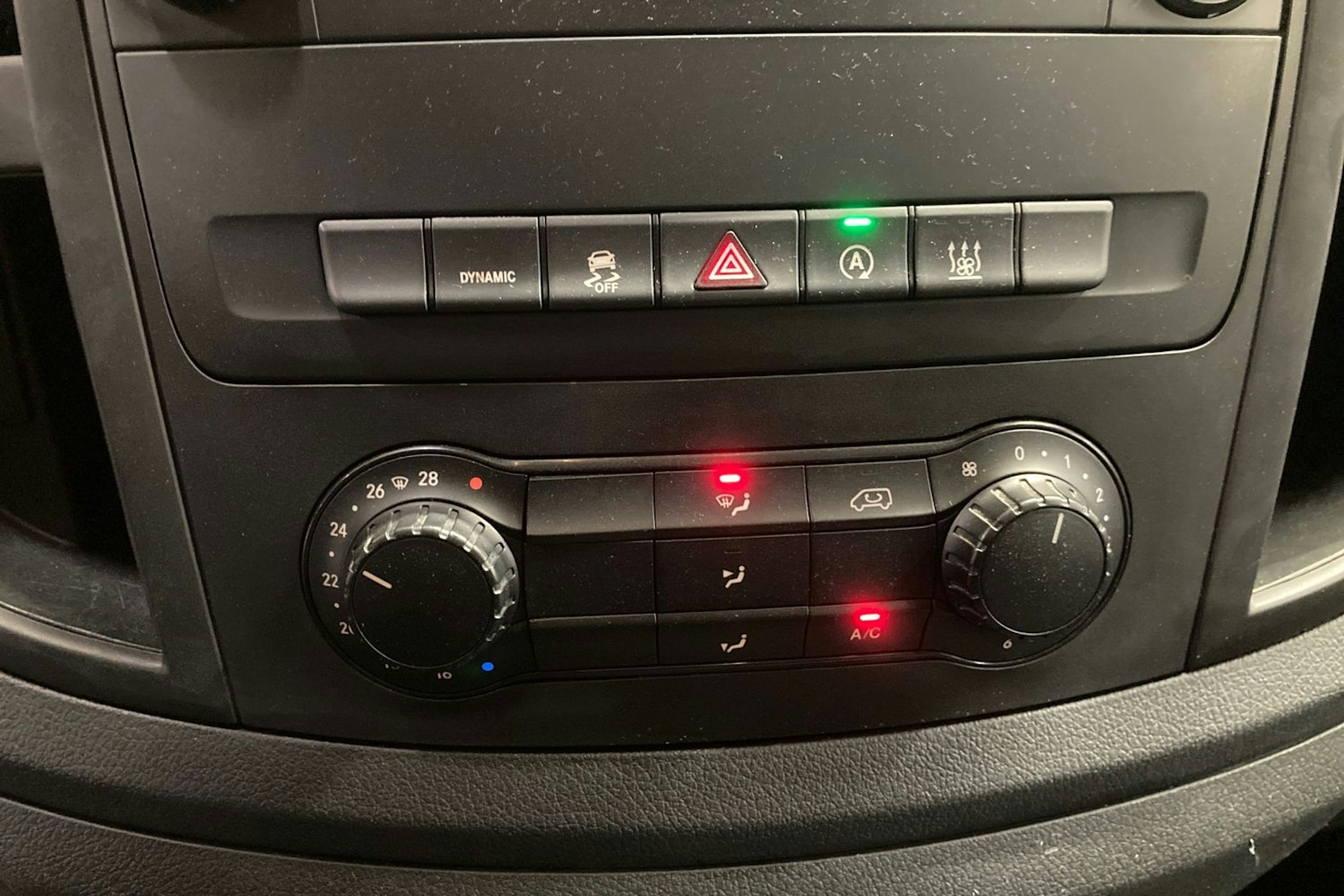 valkoinen Mercedes-Benz Vito 2020 kuva 22.