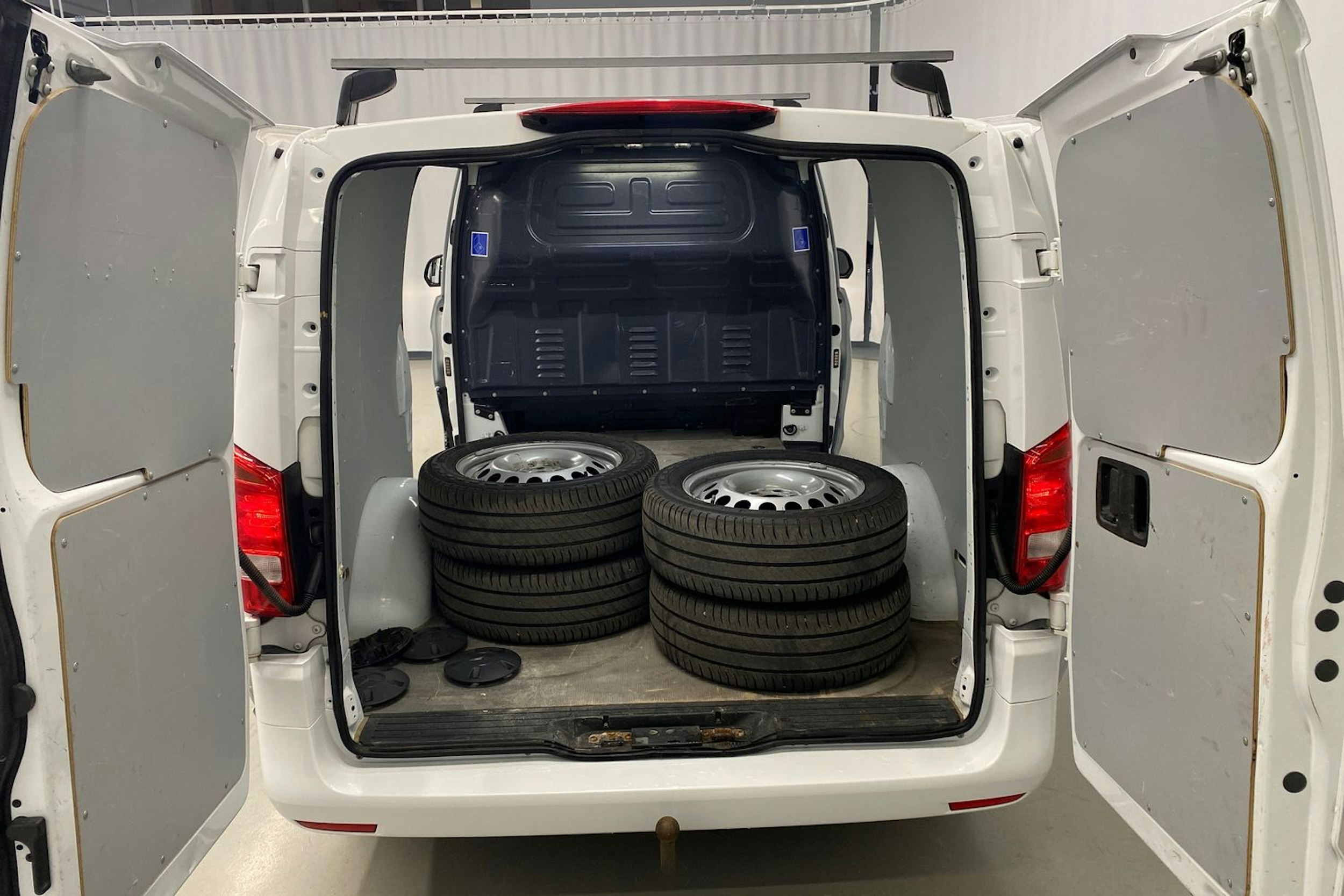 valkoinen Mercedes-Benz Vito 2020 kuva 23.