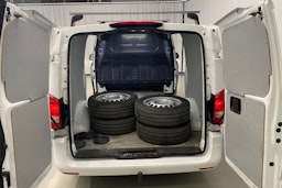 valkoinen Mercedes-Benz Vito 2020 kuva 23.