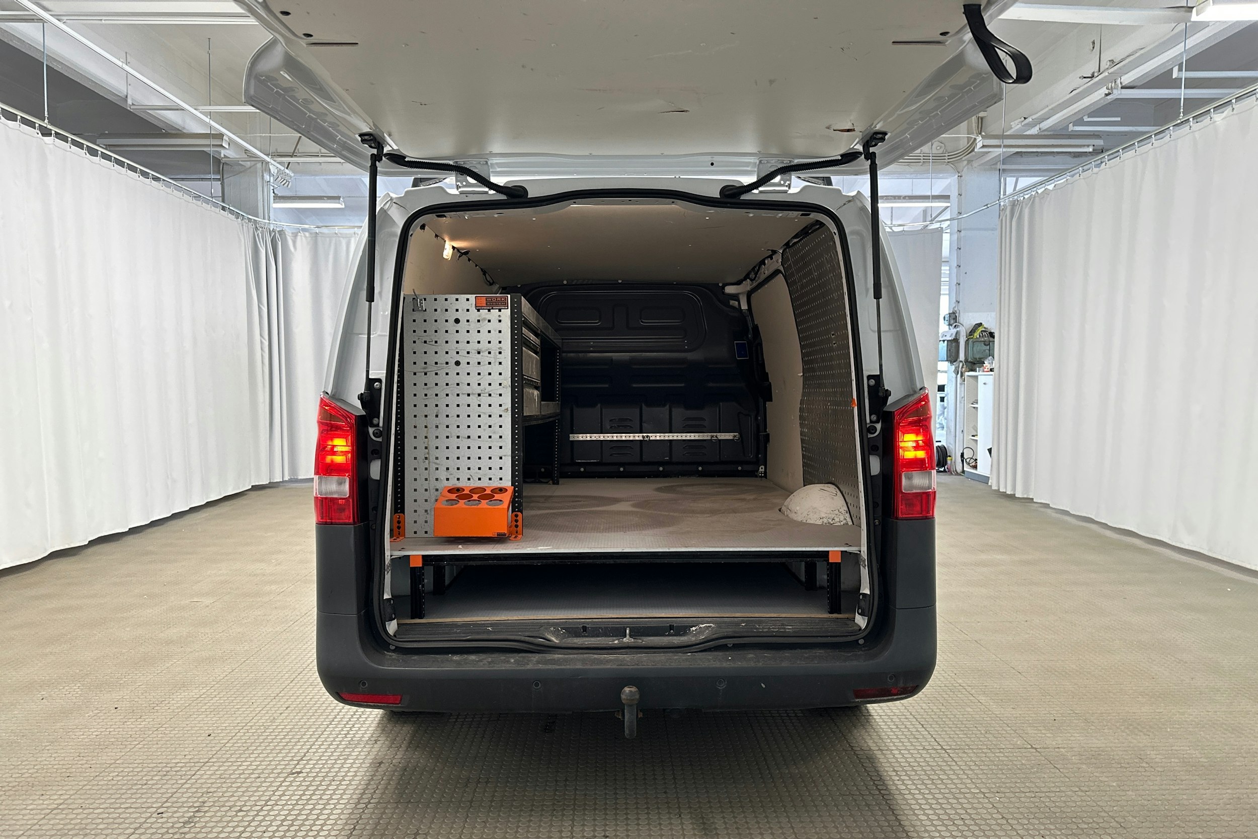 valkoinen Mercedes-Benz Vito 2020 kuva 10.