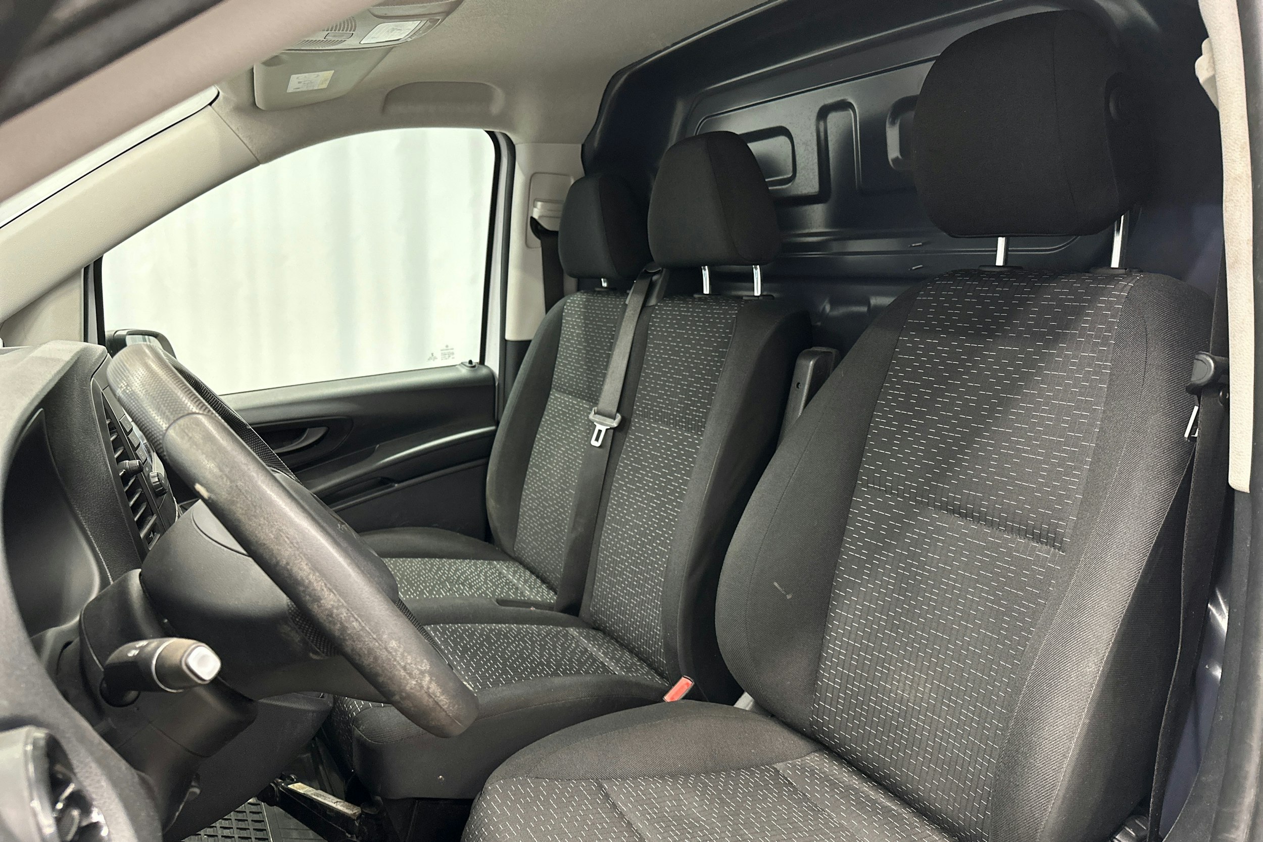valkoinen Mercedes-Benz Vito 2020 kuva 13.