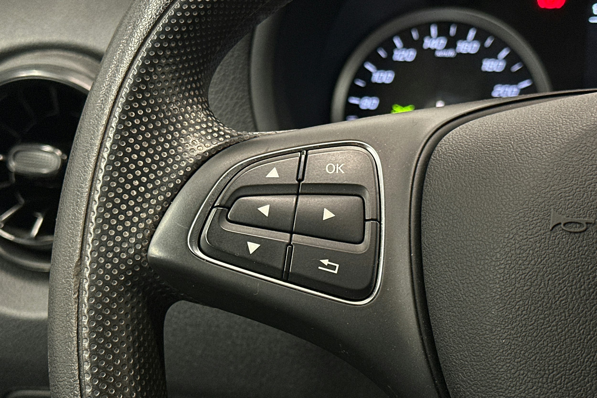 valkoinen Mercedes-Benz Vito 2020 kuva 16.