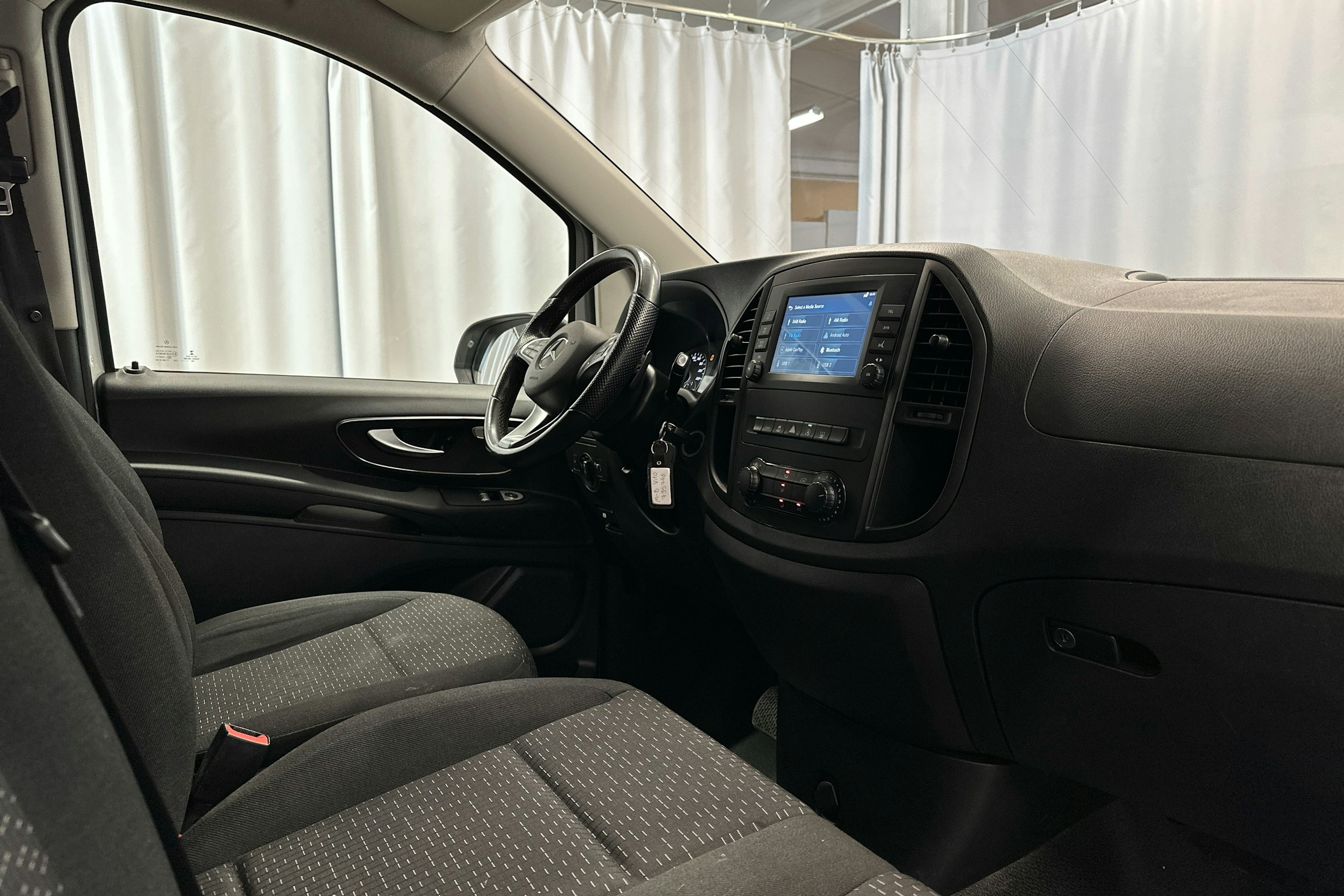 valkoinen Mercedes-Benz Vito 2020 kuva 6.