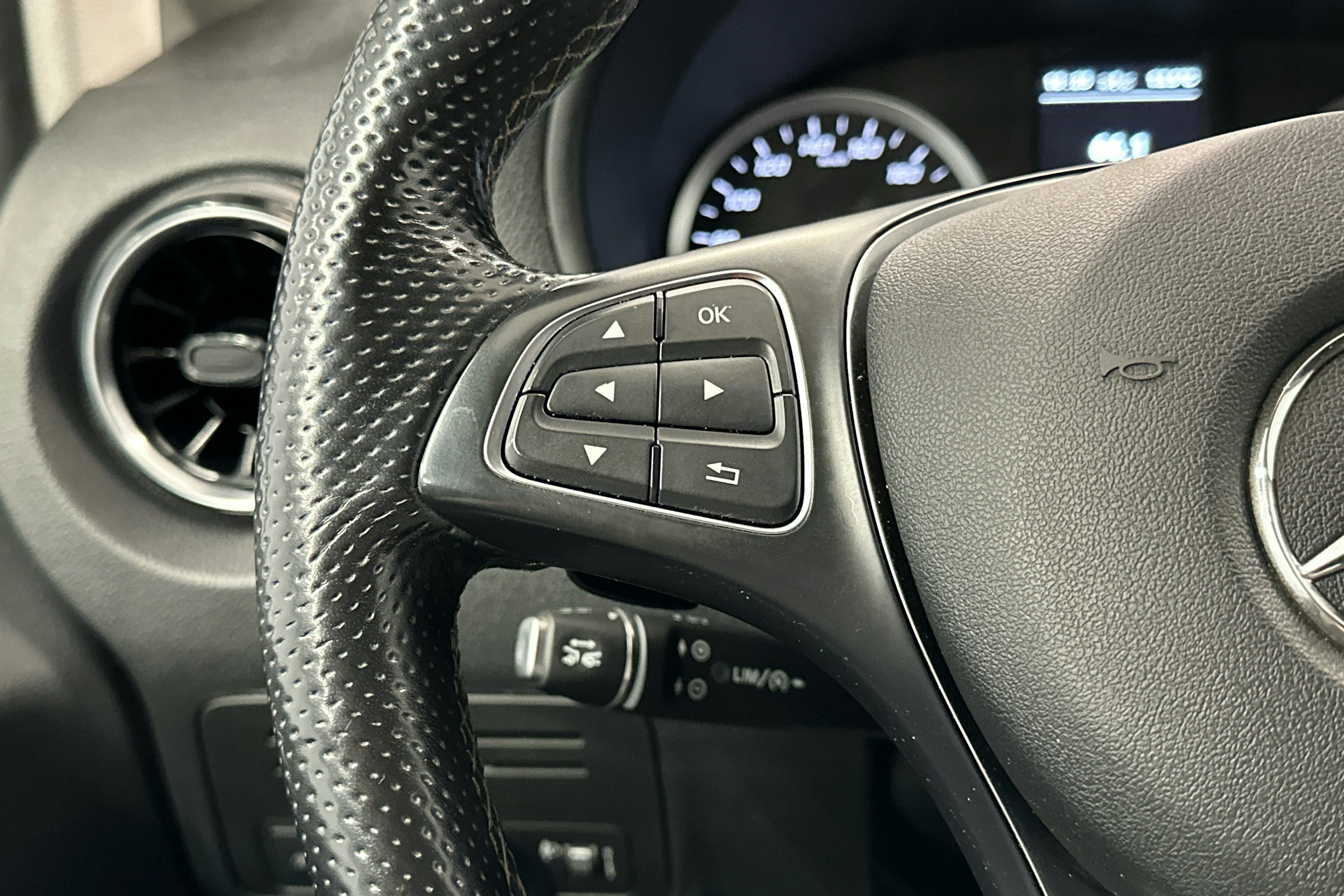 valkoinen Mercedes-Benz Vito 2020 kuva 7.