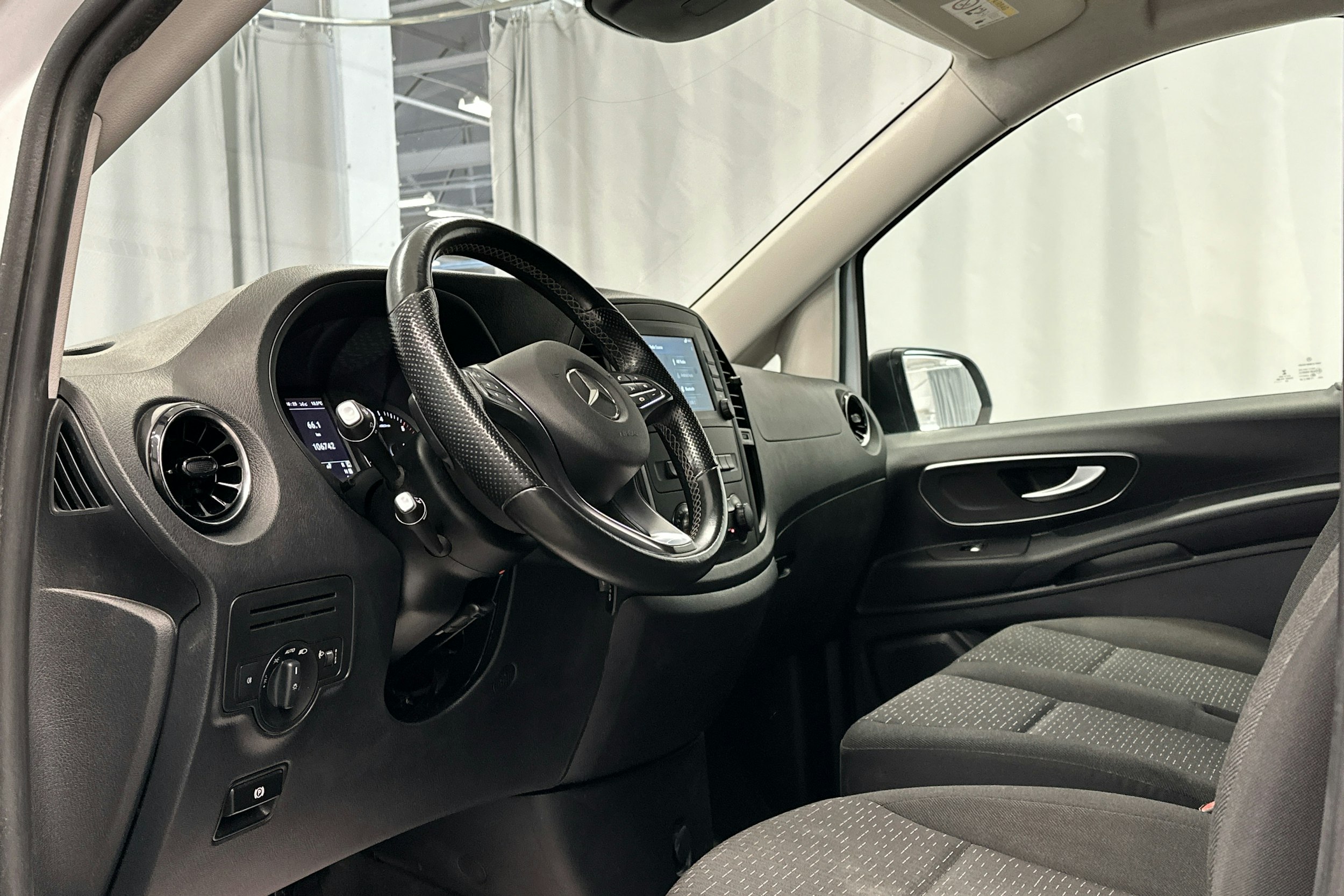 valkoinen Mercedes-Benz Vito 2020 kuva 10.