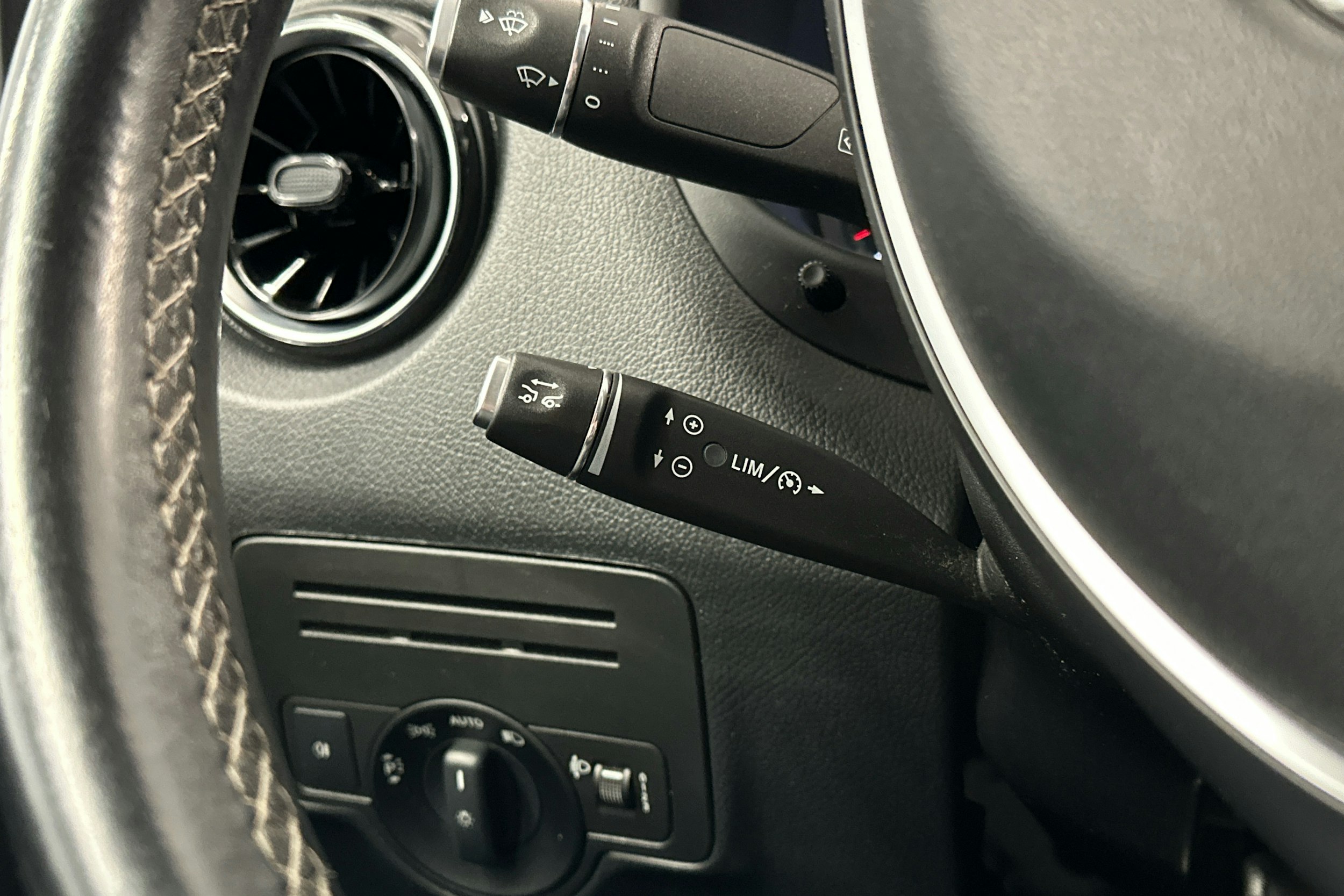 valkoinen Mercedes-Benz Vito 2020 kuva 11.