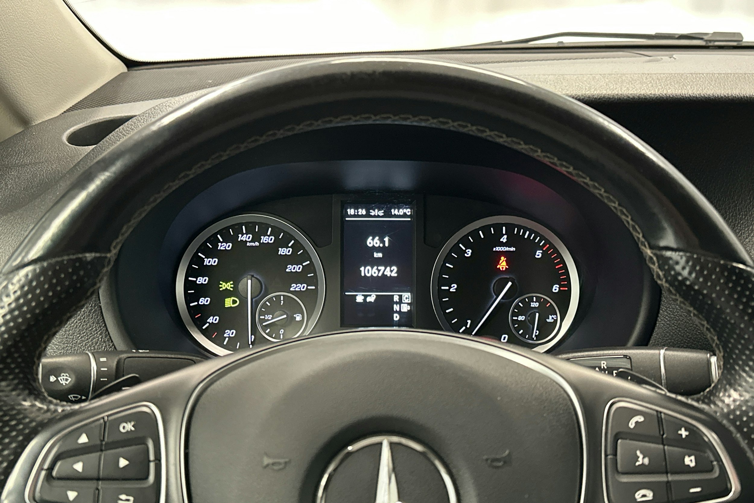 valkoinen Mercedes-Benz Vito 2020 kuva 12.