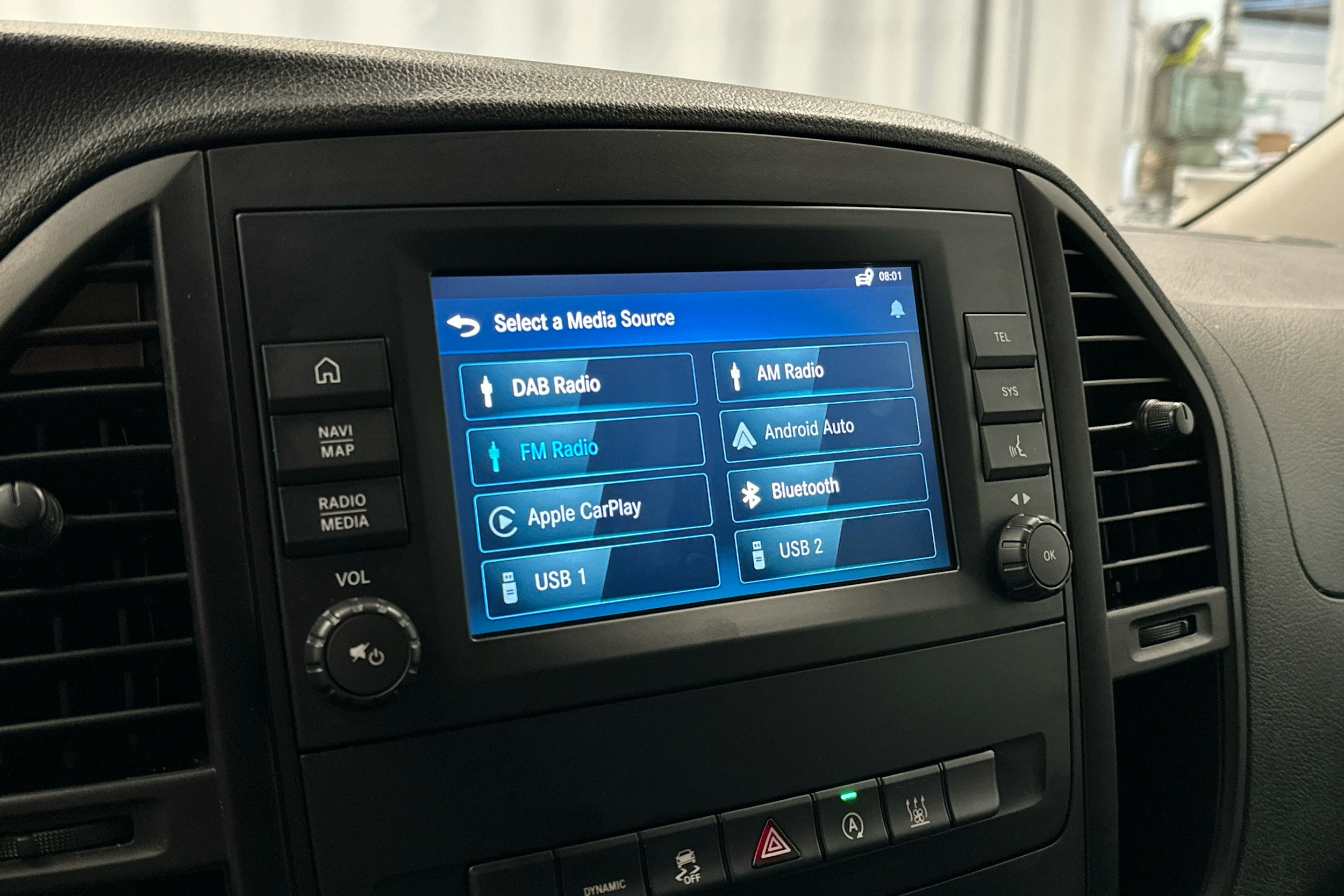 valkoinen Mercedes-Benz Vito 2020 kuva 13.