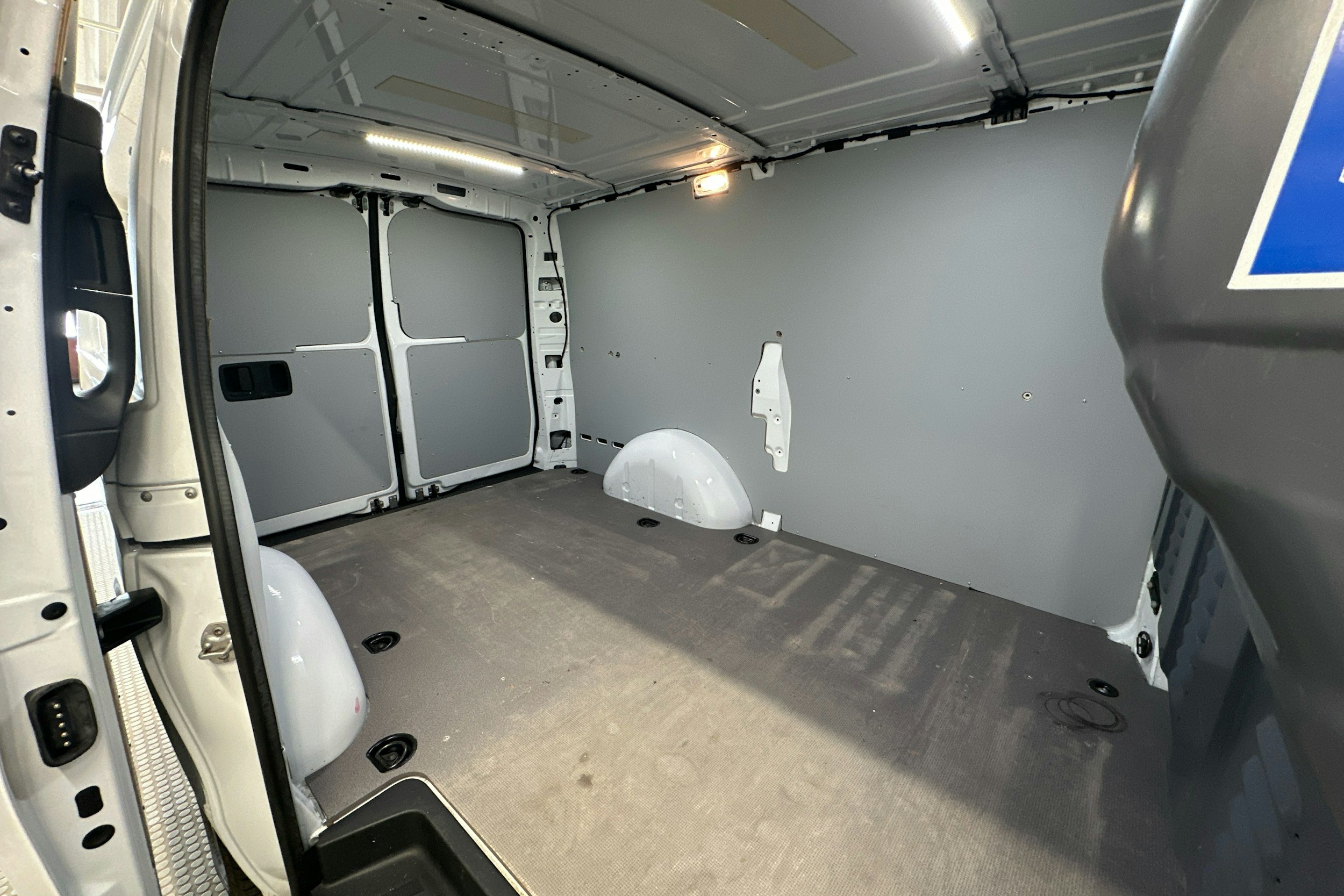 valkoinen Mercedes-Benz Vito 2020 kuva 20.