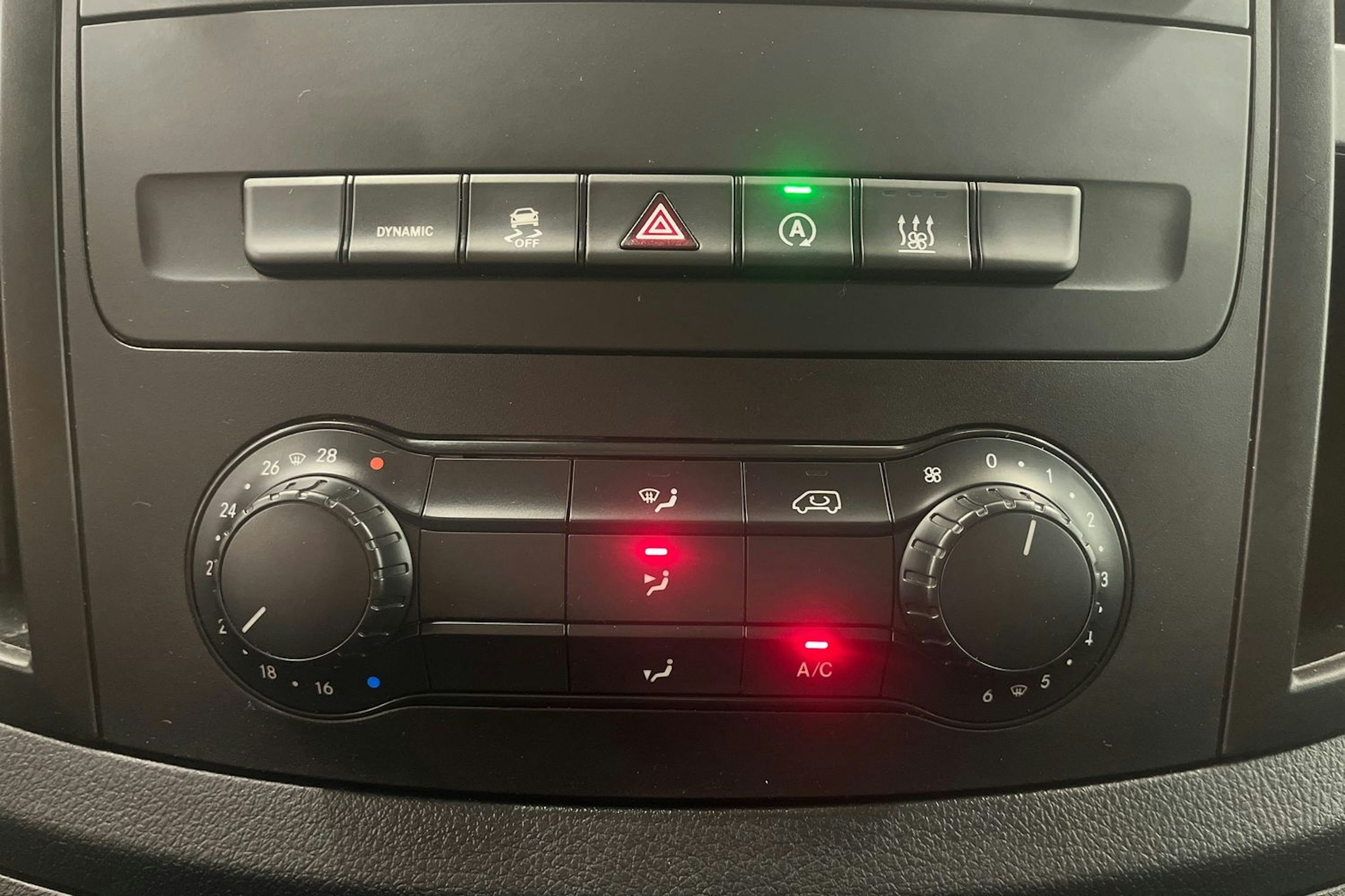 valkoinen Mercedes-Benz Vito 2020 kuva 30.