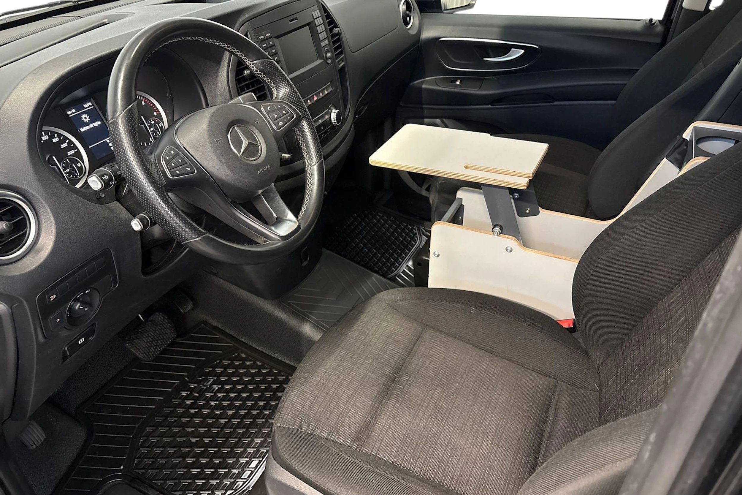 Musta Mercedes-Benz VITO 2020 kuva 6.