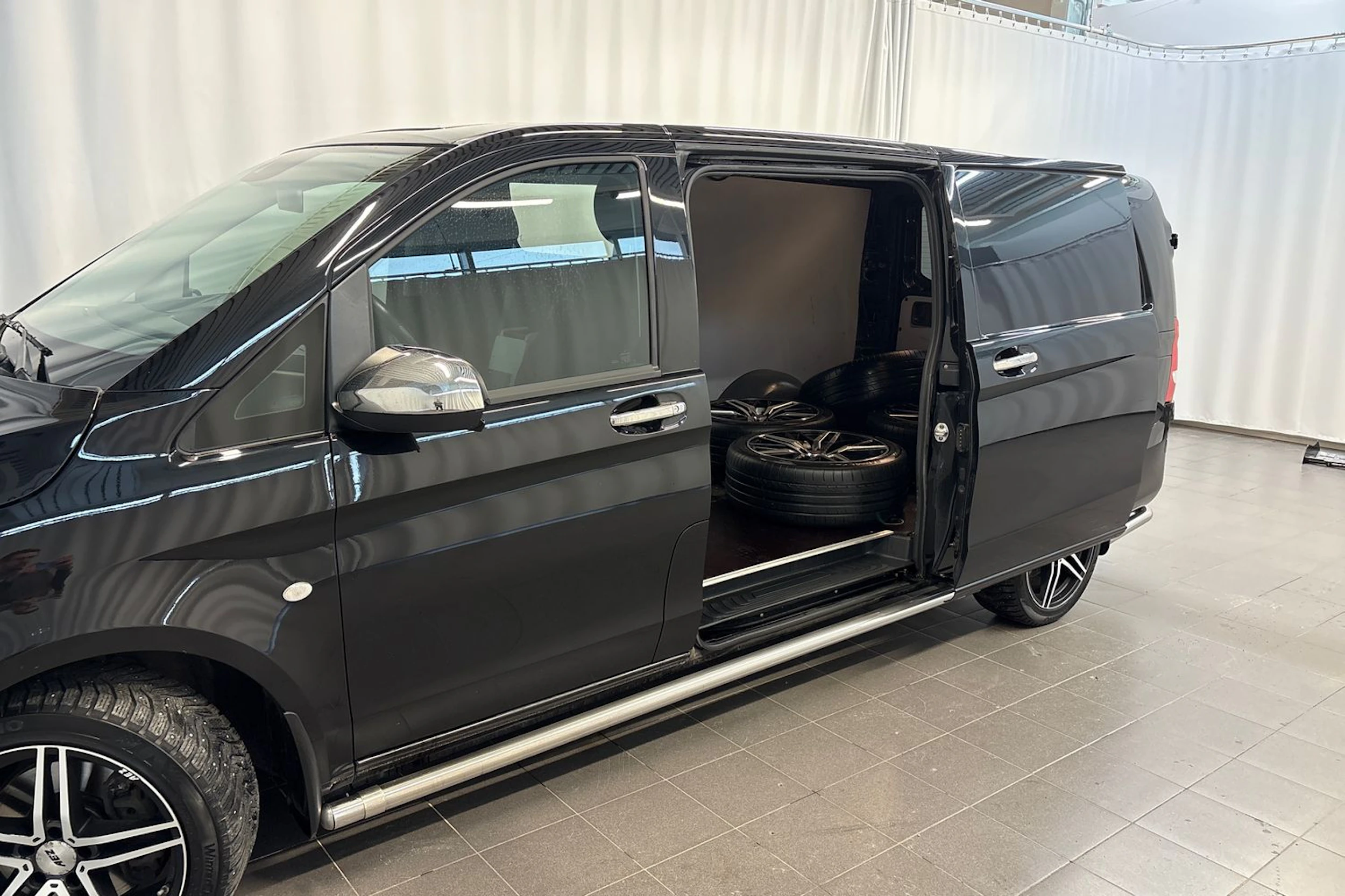 Musta Mercedes-Benz VITO 2020 kuva 13.