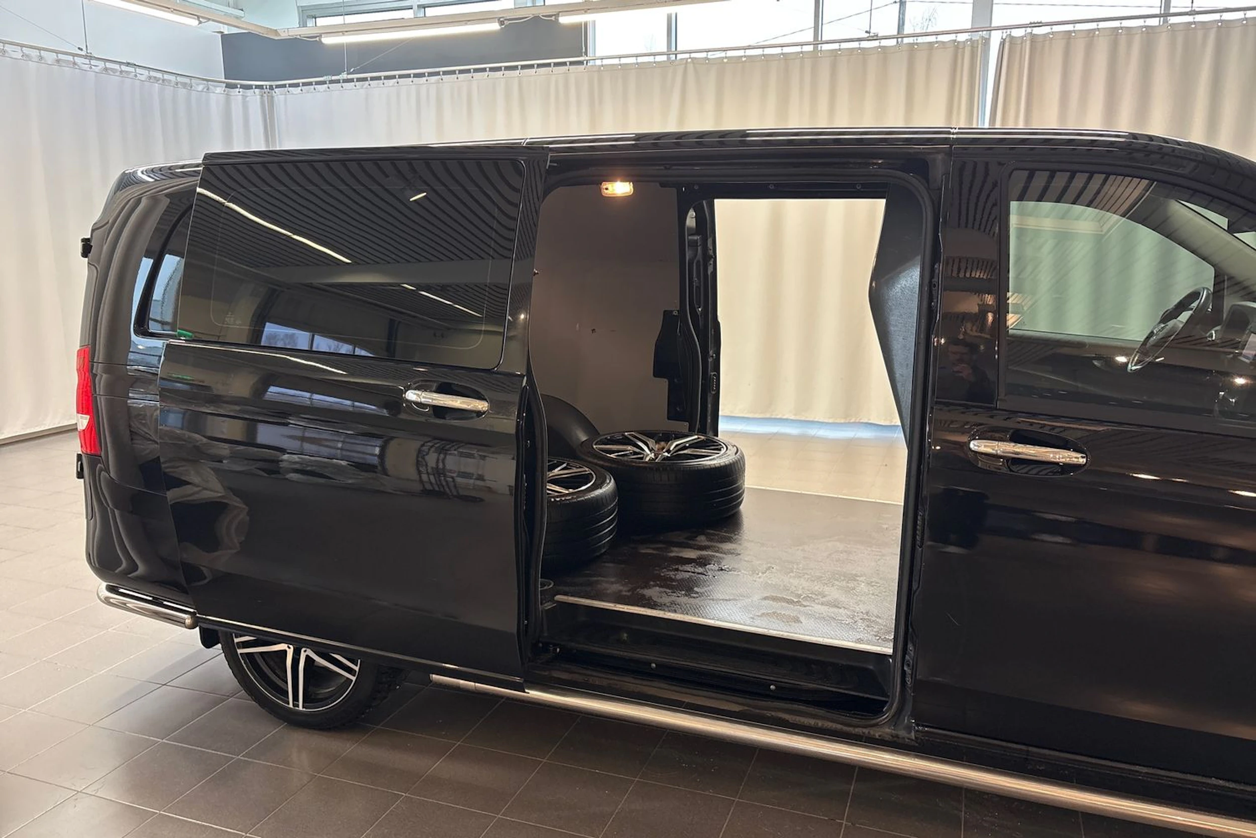 Musta Mercedes-Benz VITO 2020 kuva 14.