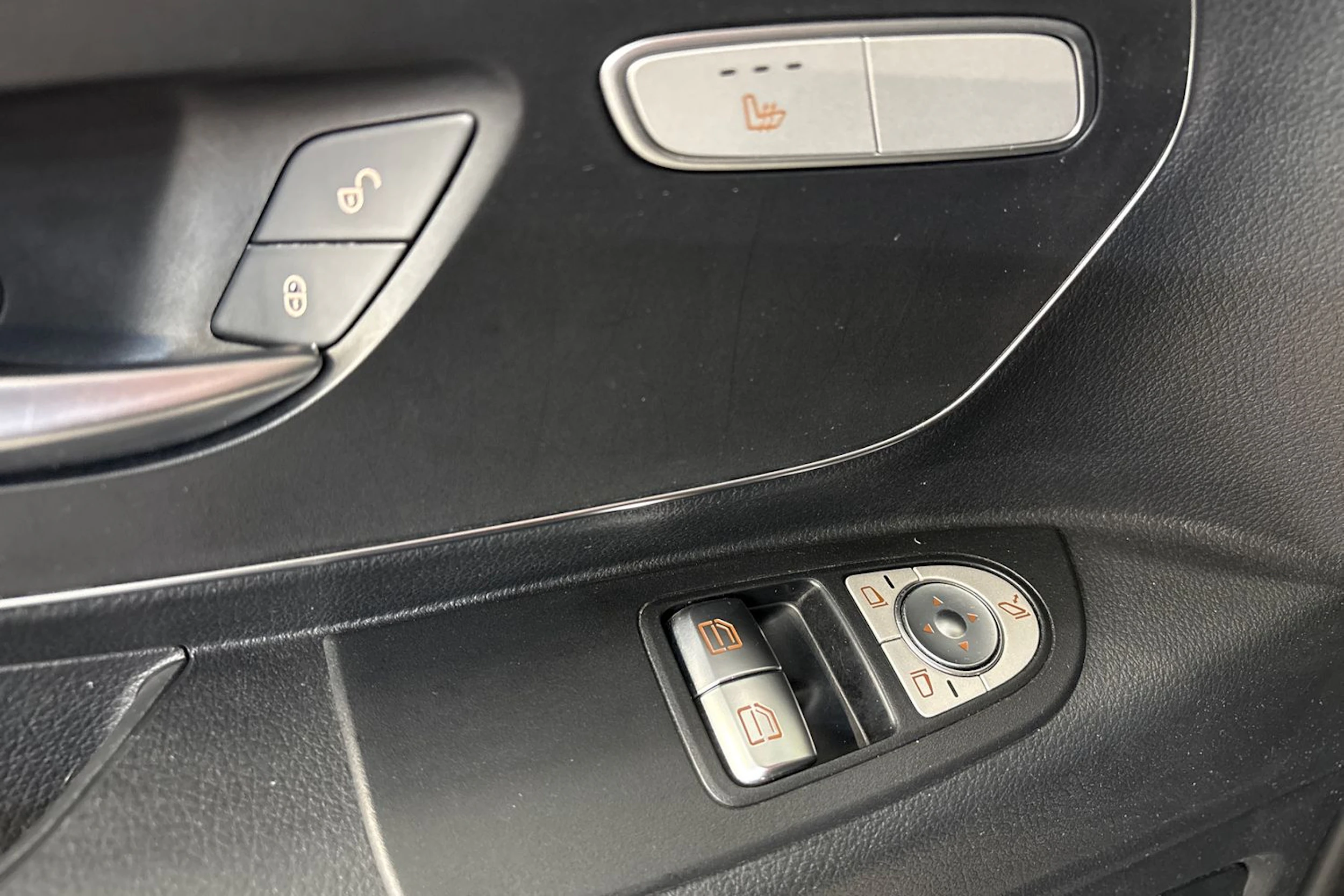 Musta Mercedes-Benz VITO 2020 kuva 24.