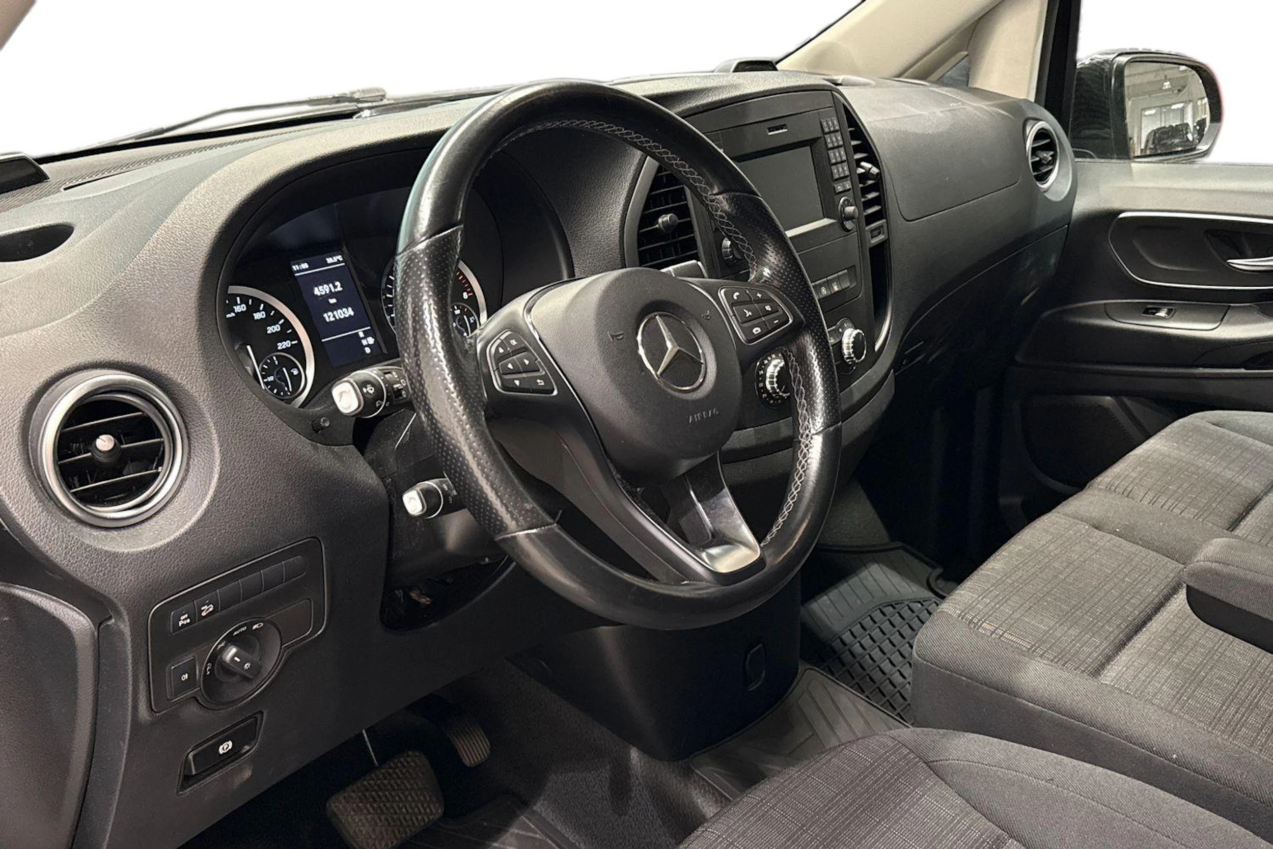 harmaa Mercedes-Benz Vito 2020 kuva 3.