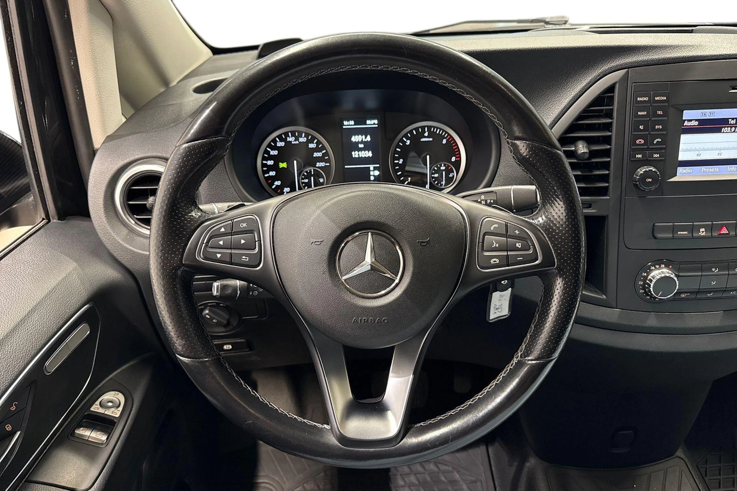 harmaa Mercedes-Benz Vito 2020 kuva 9.
