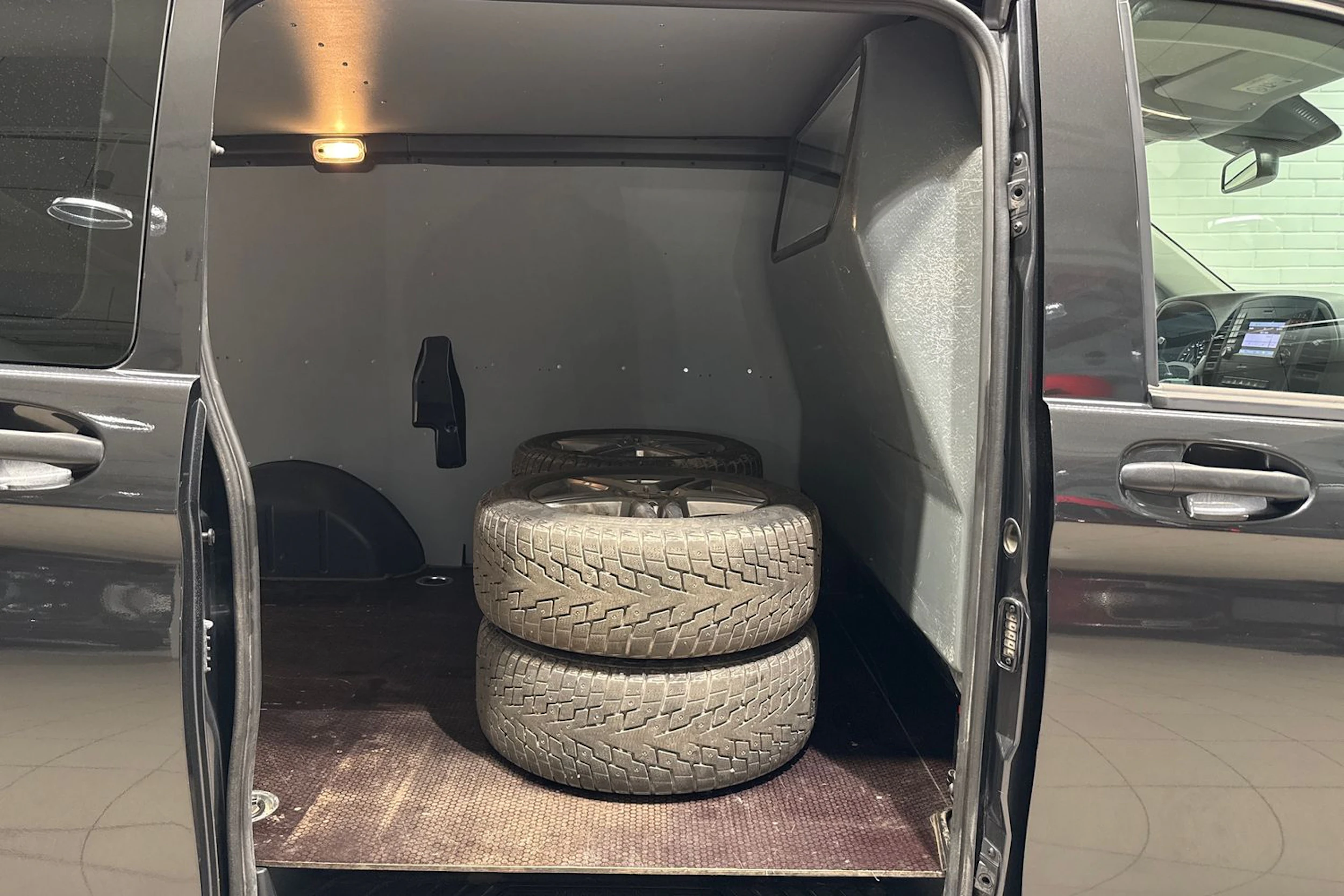 harmaa Mercedes-Benz Vito 2020 kuva 18.