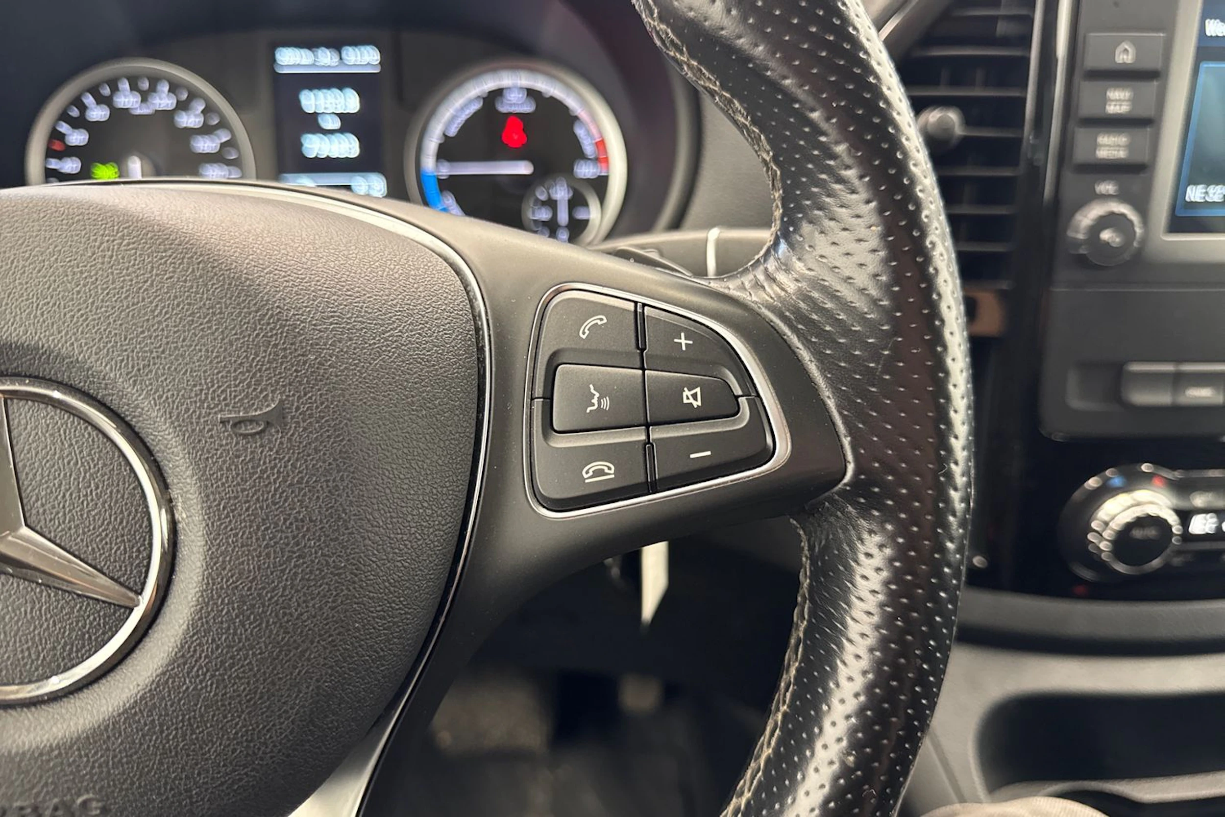 valkoinen Mercedes-Benz Vito 2020 kuva 11.