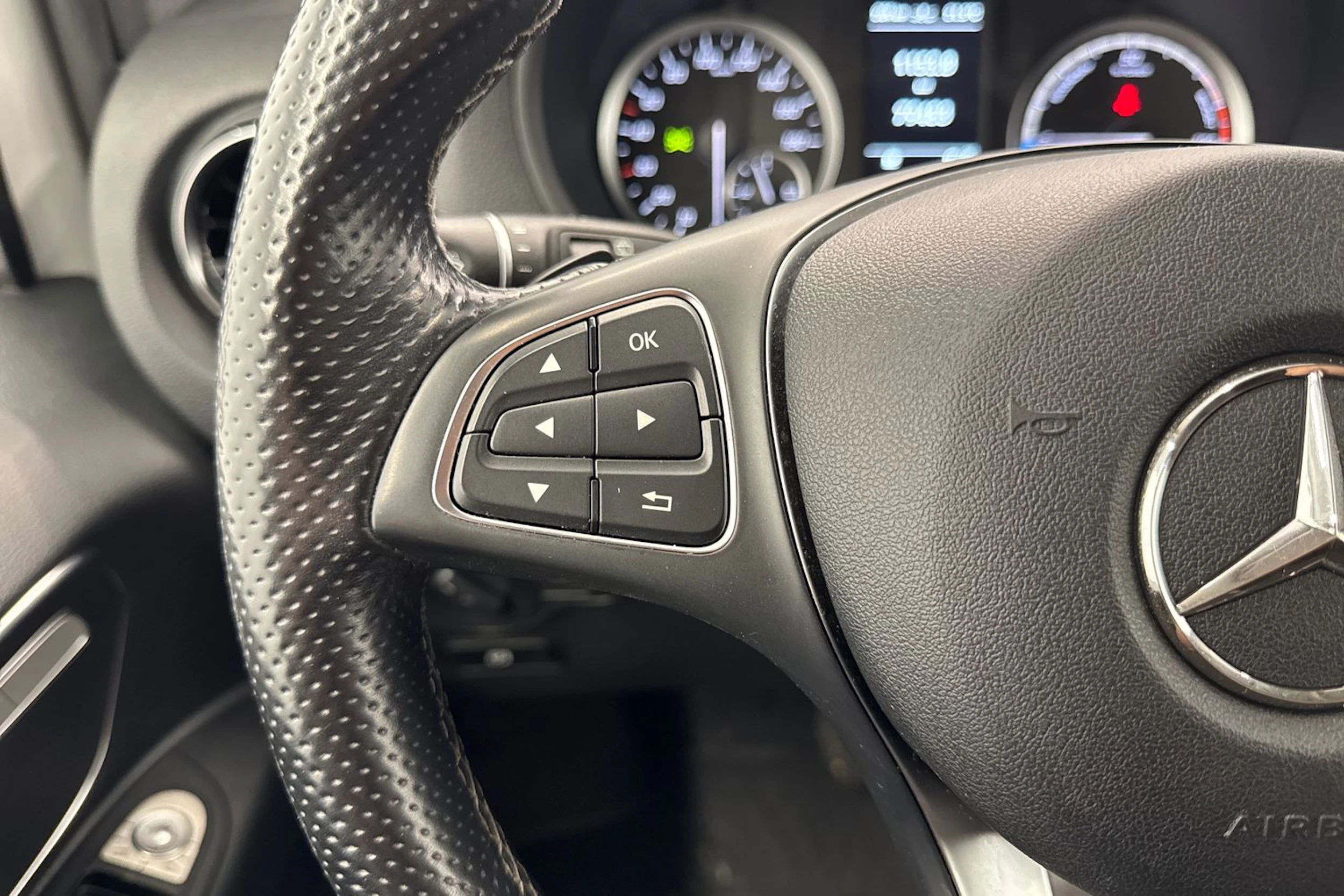 valkoinen Mercedes-Benz Vito 2020 kuva 12.