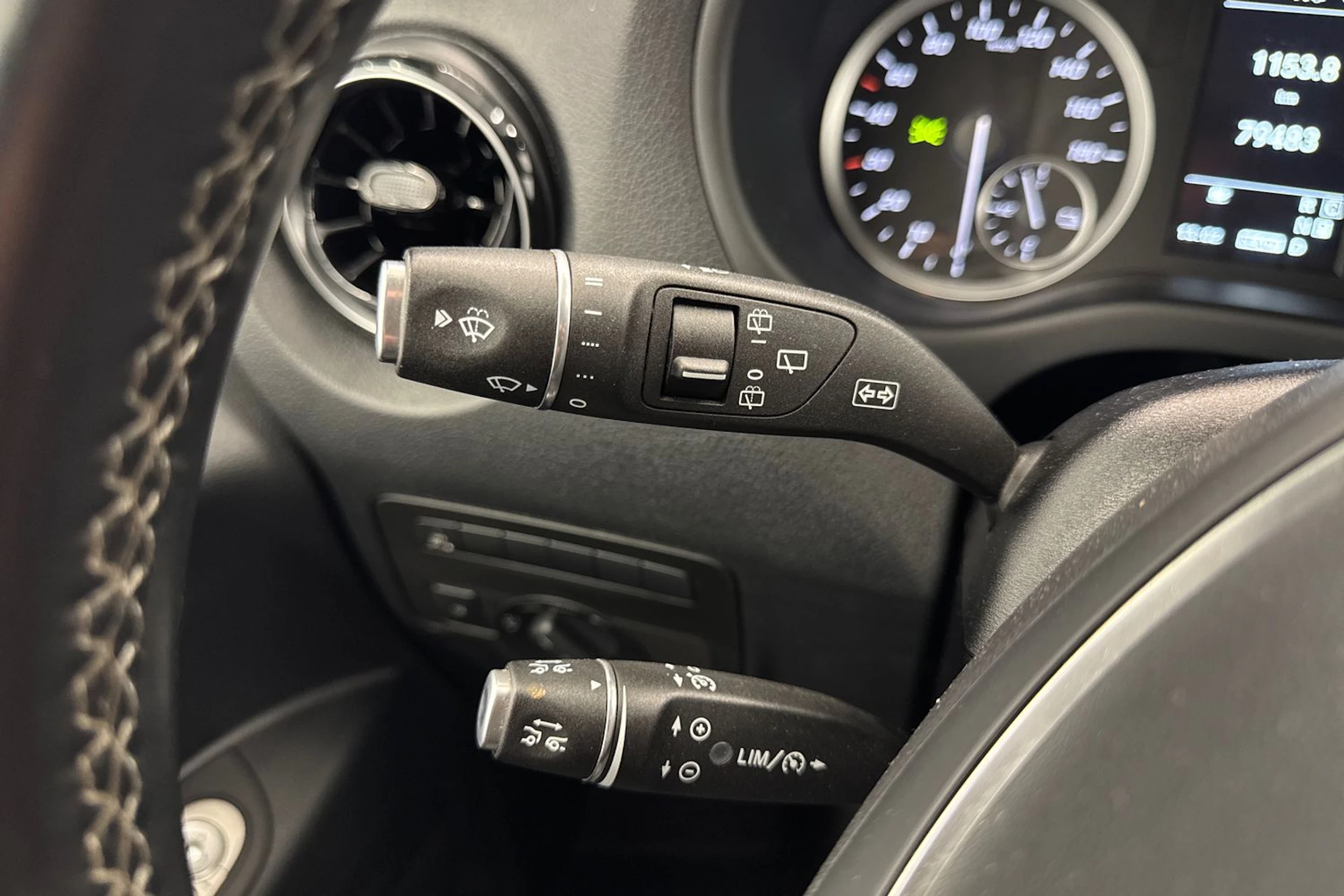 valkoinen Mercedes-Benz Vito 2020 kuva 13.