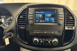 valkoinen Mercedes-Benz Vito 2020 kuva 14.