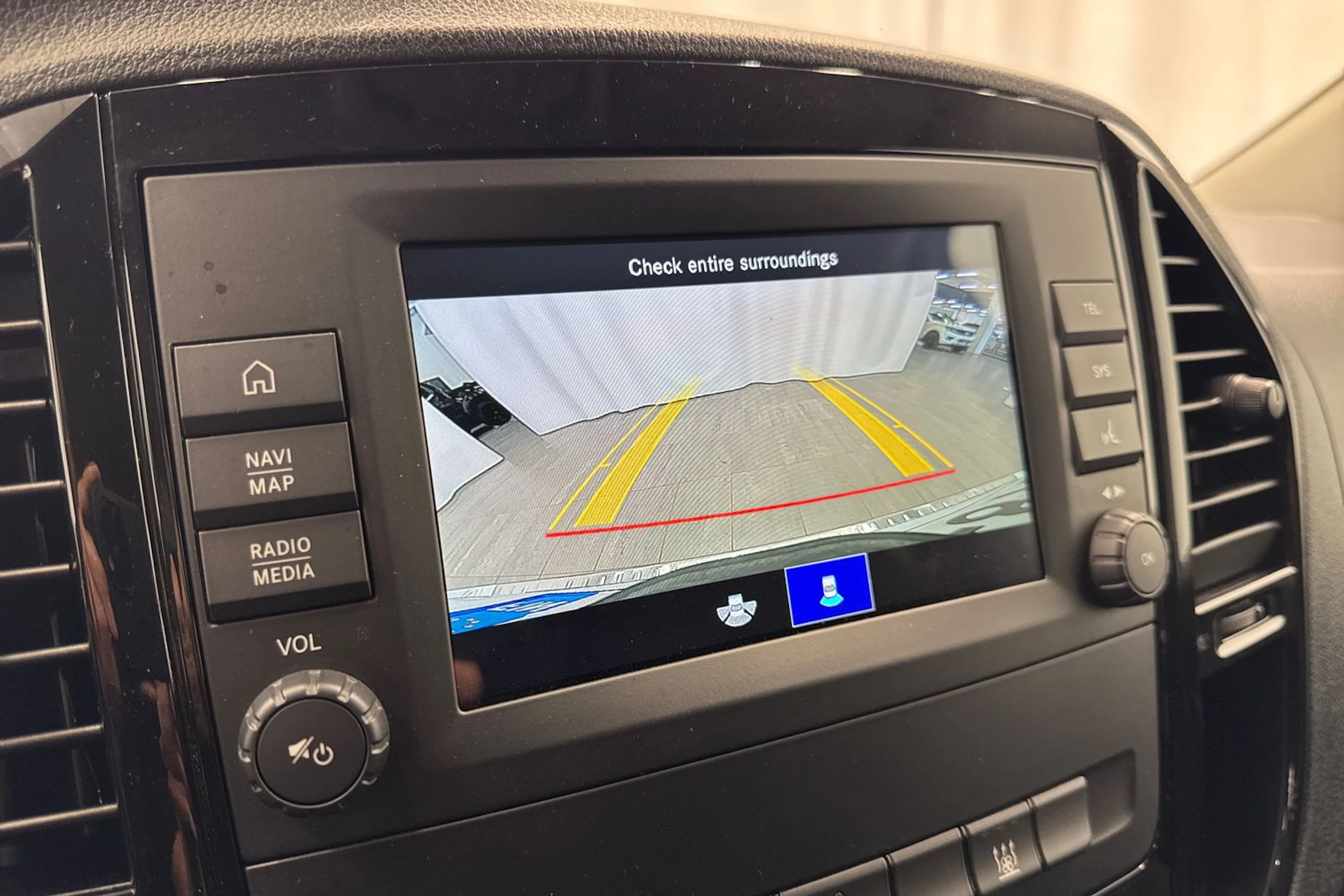 valkoinen Mercedes-Benz Vito 2020 kuva 18.