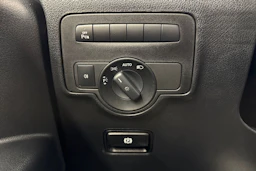 valkoinen Mercedes-Benz Vito 2020 kuva 19.