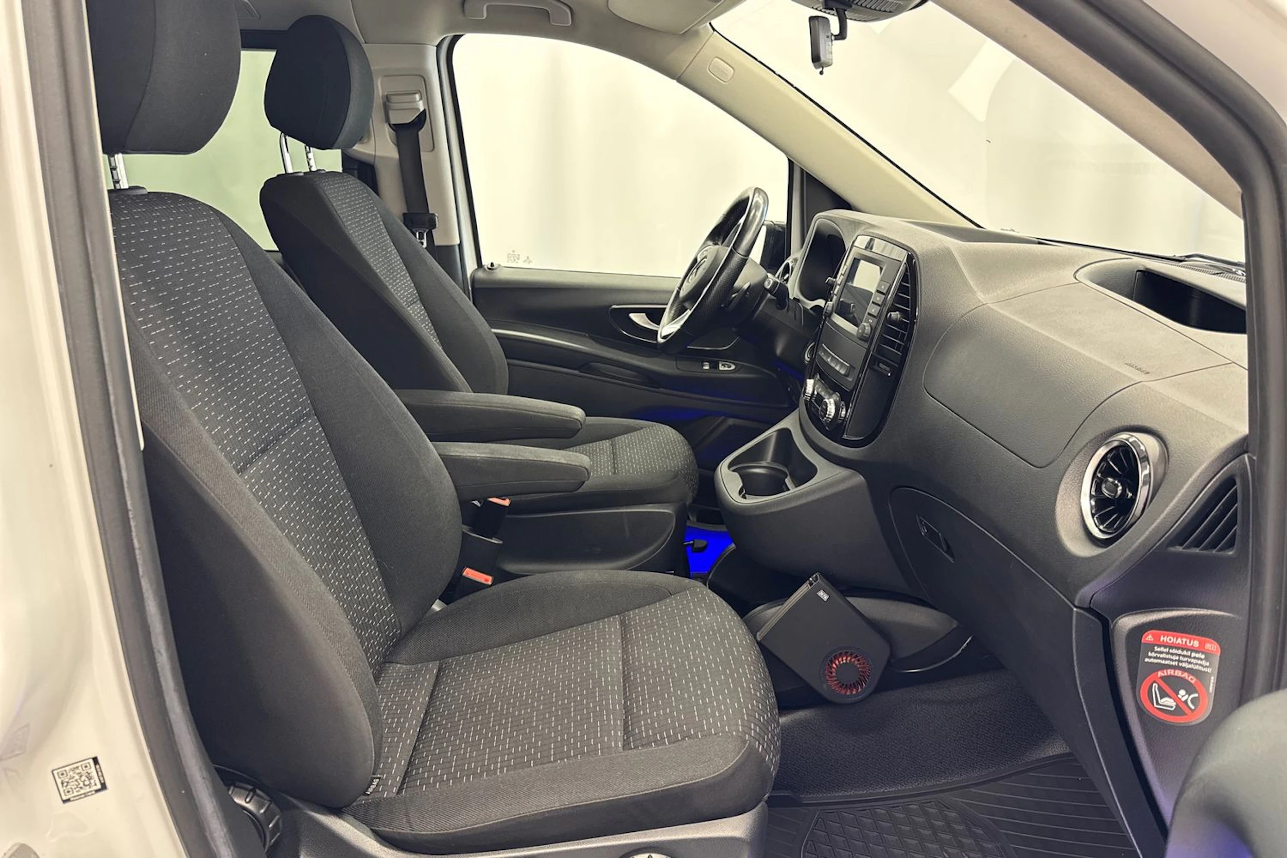 valkoinen Mercedes-Benz Vito 2020 kuva 21.