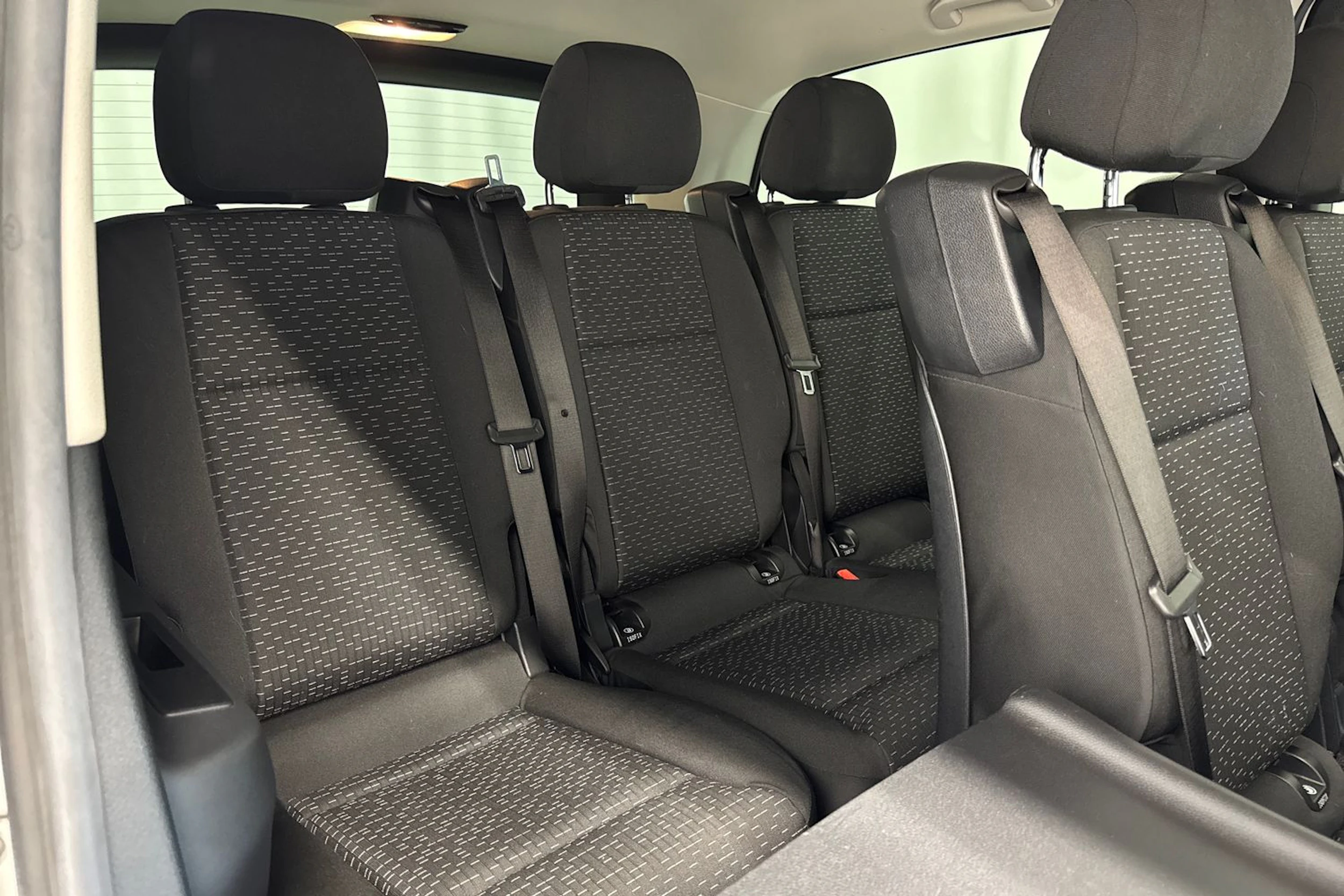 valkoinen Mercedes-Benz Vito 2020 kuva 24.