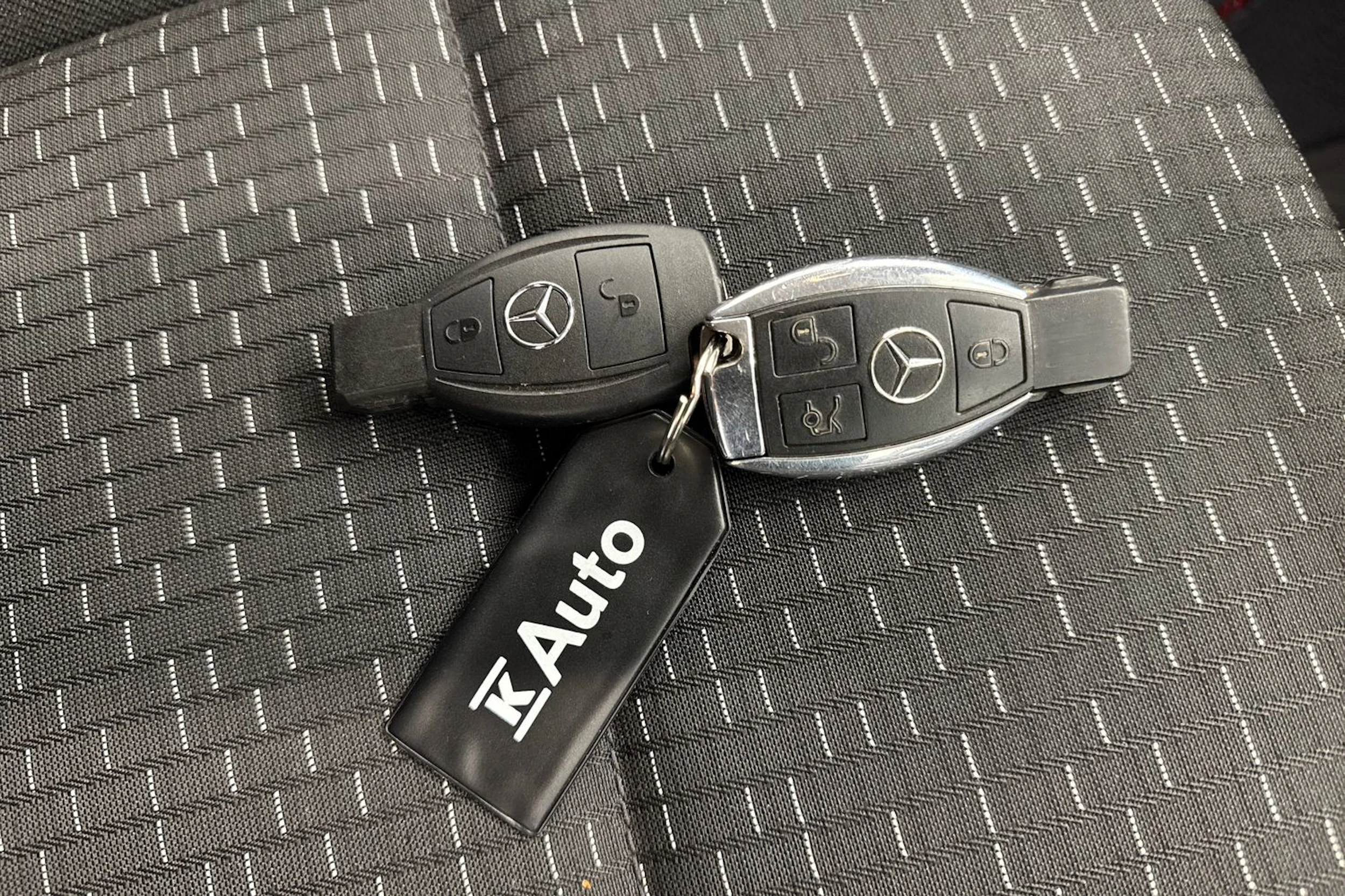 valkoinen Mercedes-Benz Vito 2020 kuva 28.