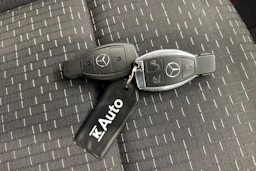valkoinen Mercedes-Benz Vito 2020 kuva 28.
