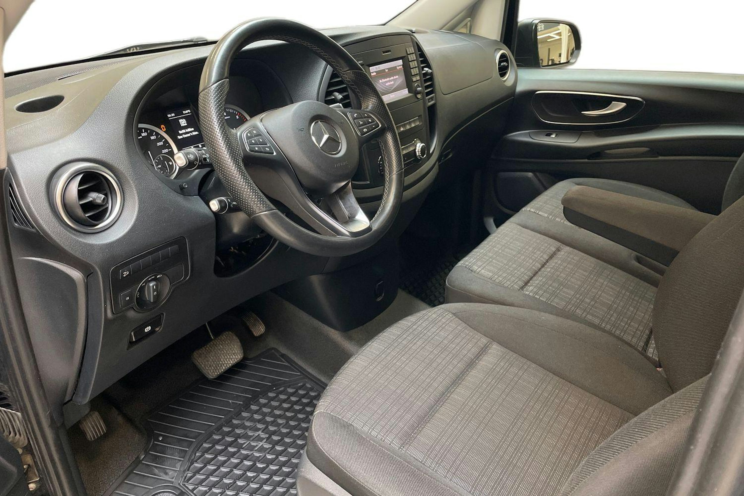 musta Mercedes-Benz Vito 2020 kuva 7.