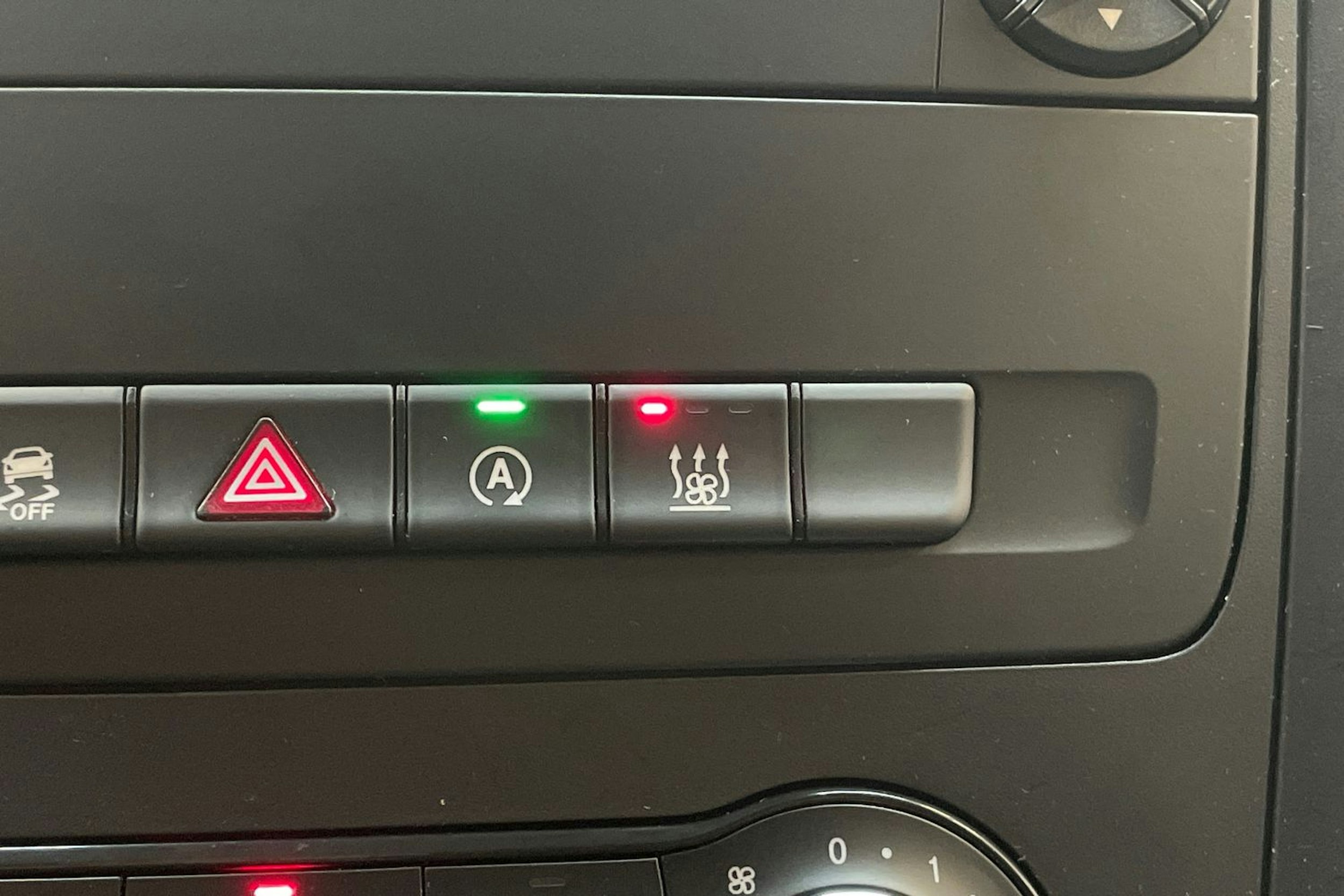 musta Mercedes-Benz Vito 2020 kuva 22.