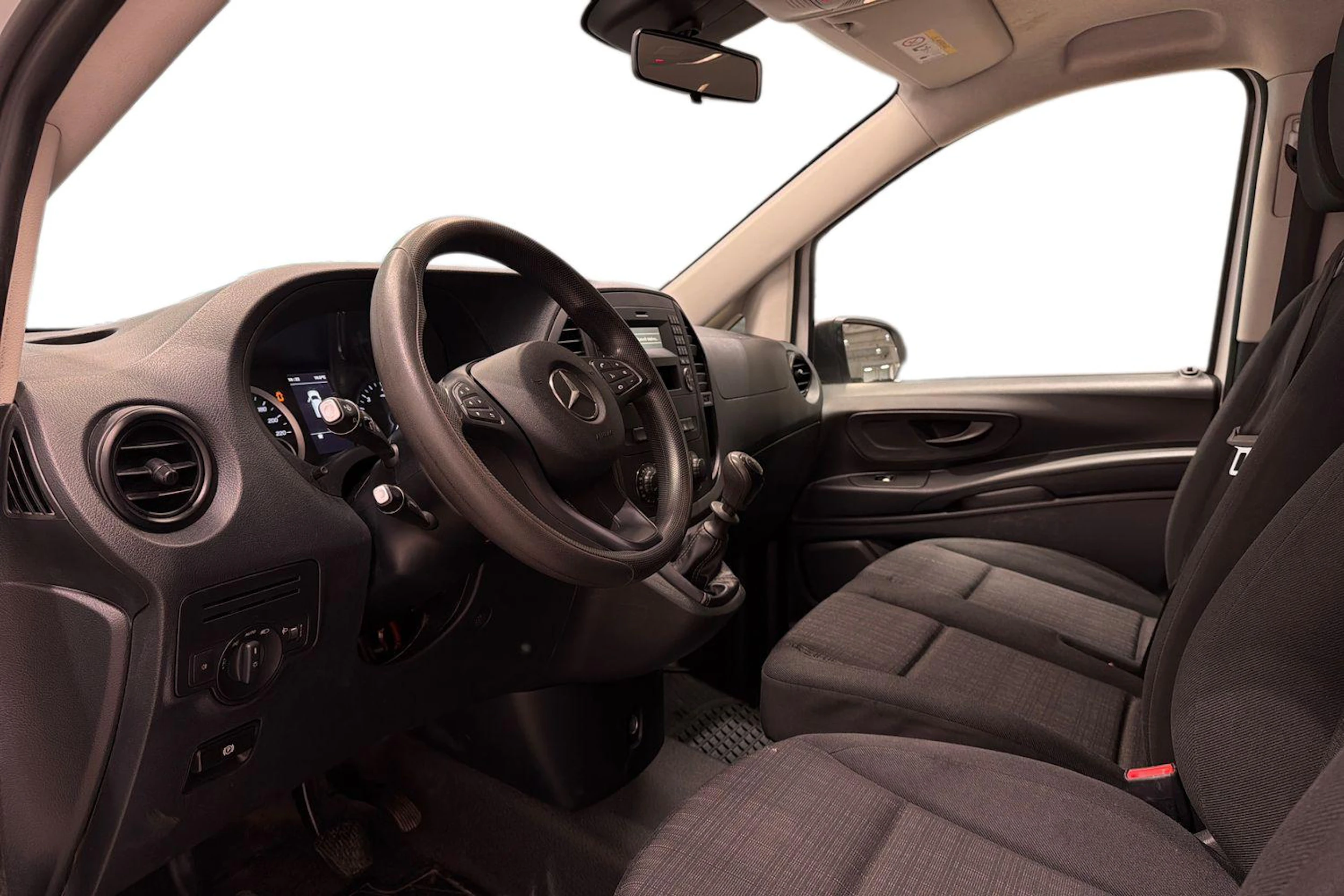 valkoinen Mercedes-Benz Vito 2020 kuva 8.