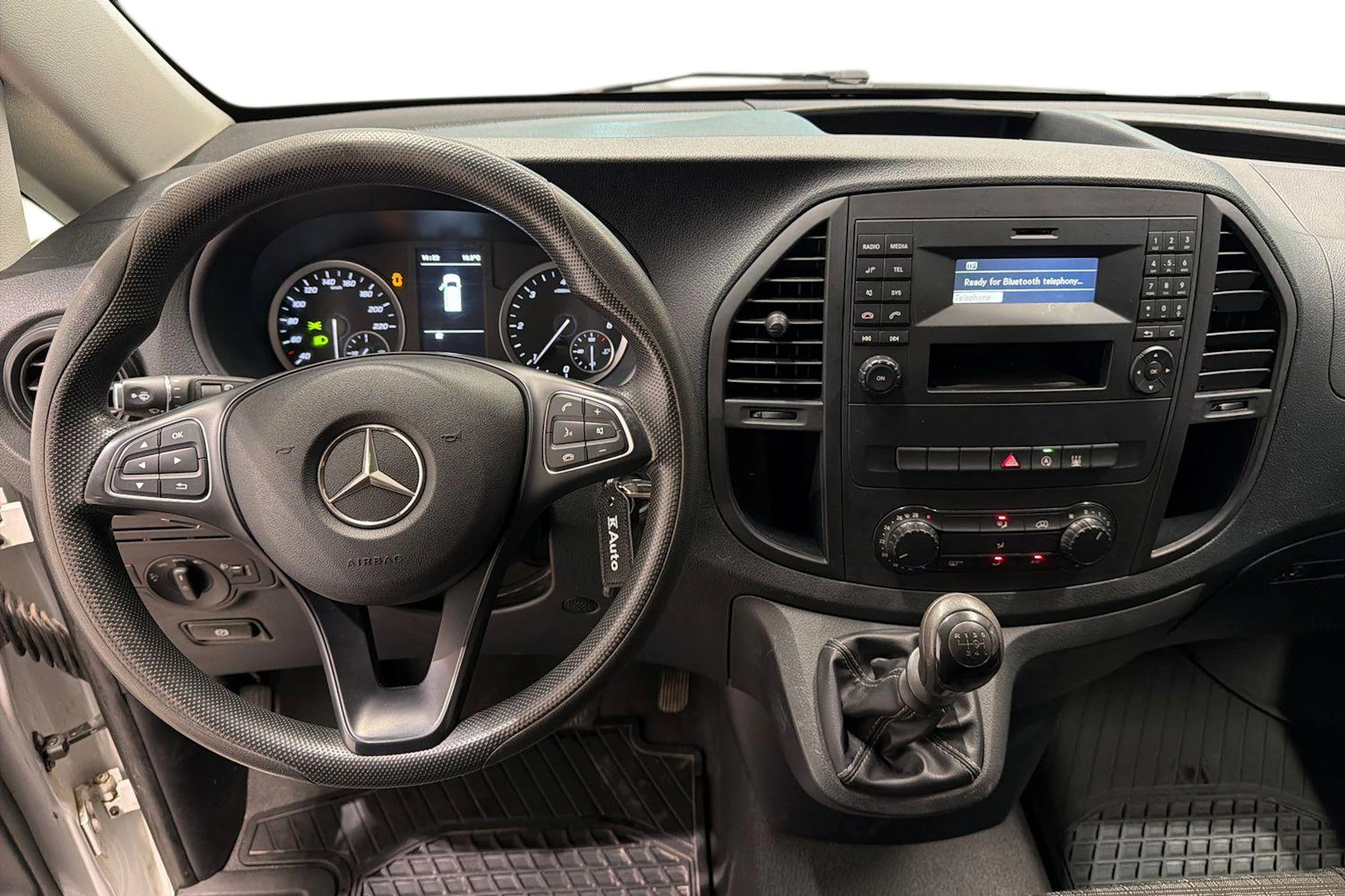 valkoinen Mercedes-Benz Vito 2020 kuva 9.