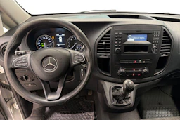 valkoinen Mercedes-Benz Vito 2020 kuva 9.