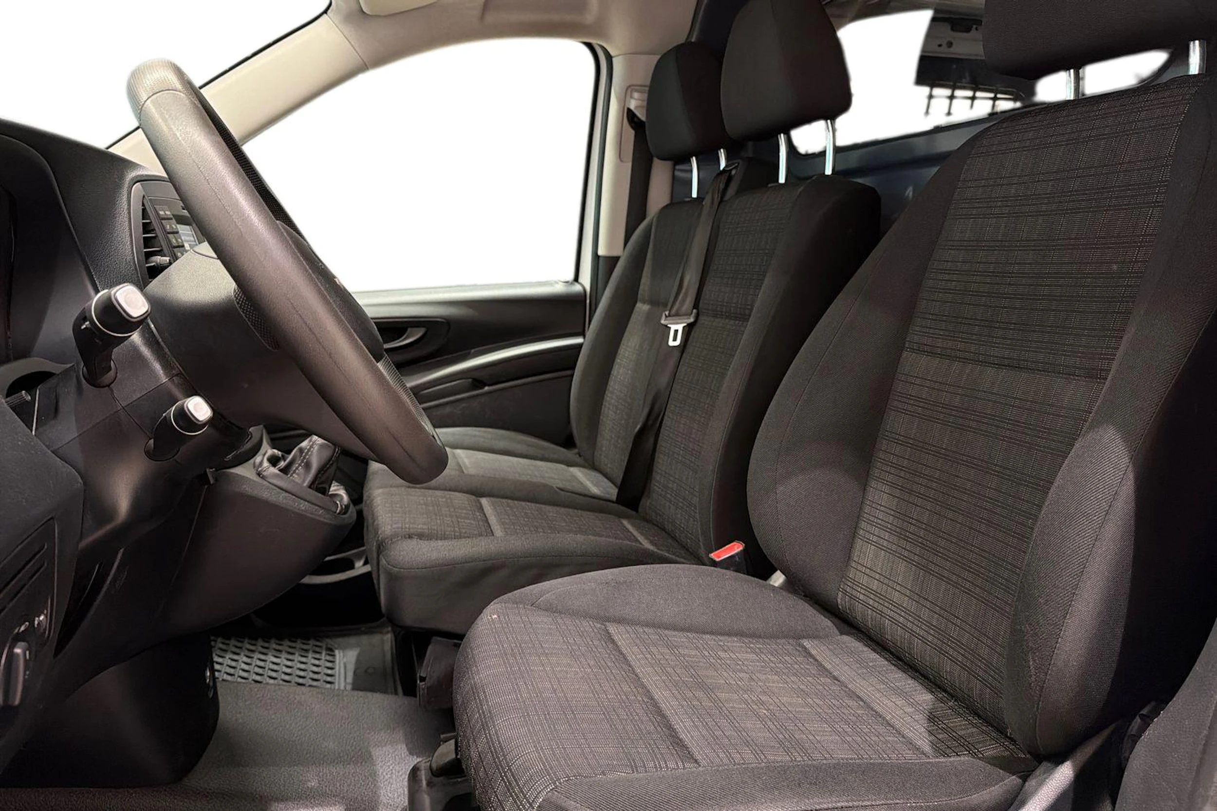 valkoinen Mercedes-Benz Vito 2020 kuva 11.