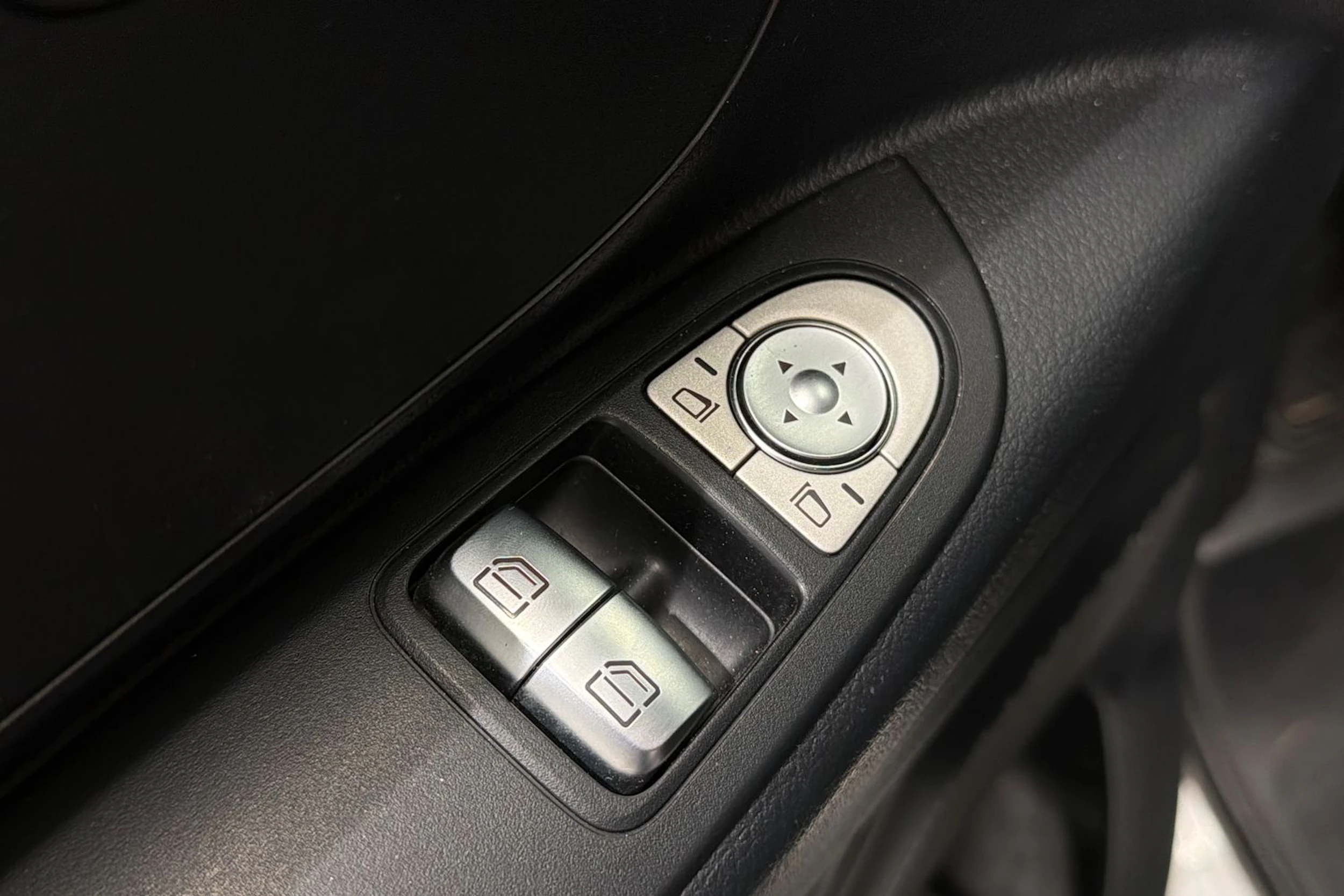 valkoinen Mercedes-Benz Vito 2020 kuva 15.
