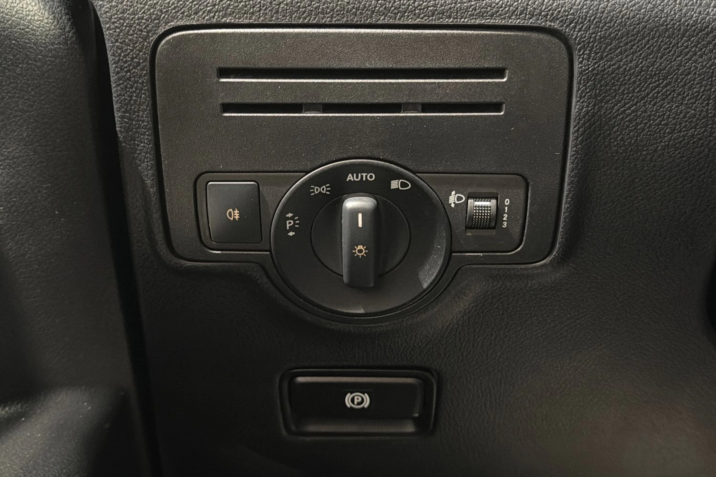 valkoinen Mercedes-Benz Vito 2020 kuva 16.