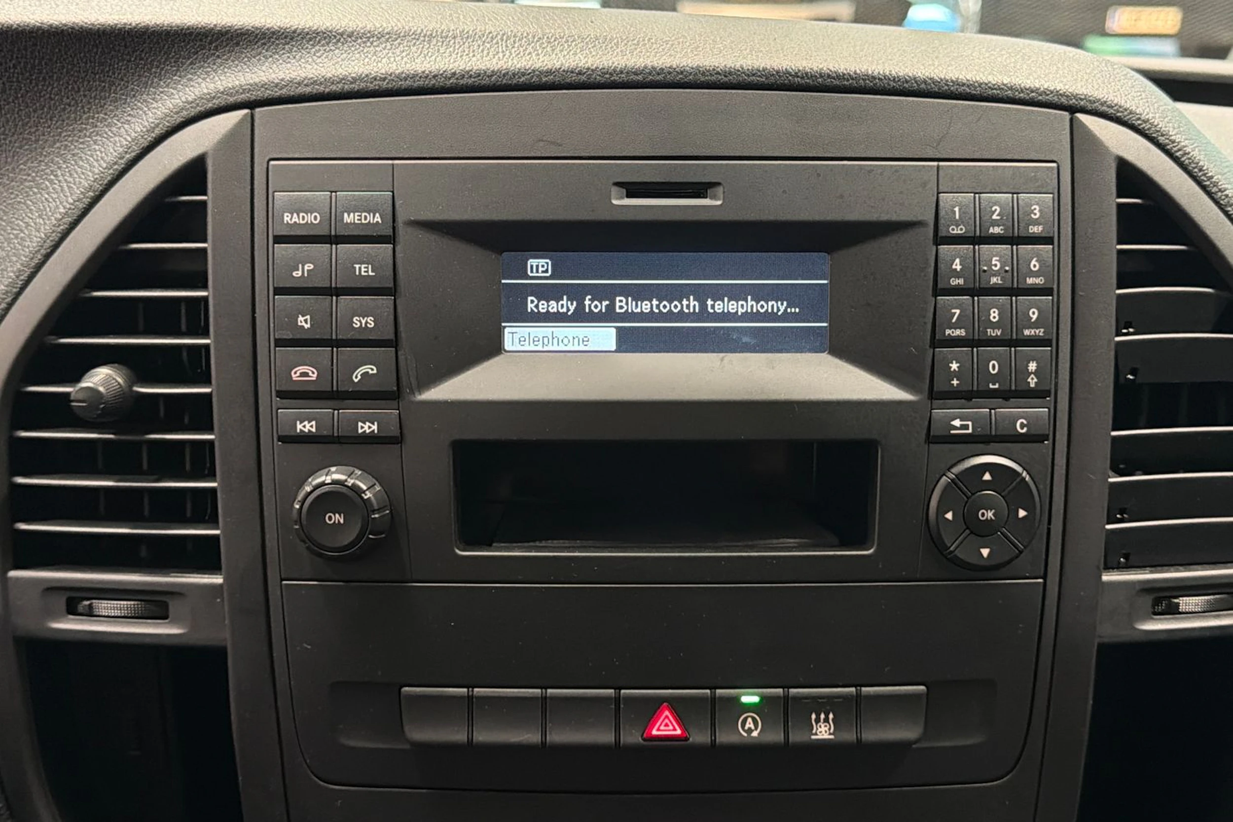 valkoinen Mercedes-Benz Vito 2020 kuva 21.