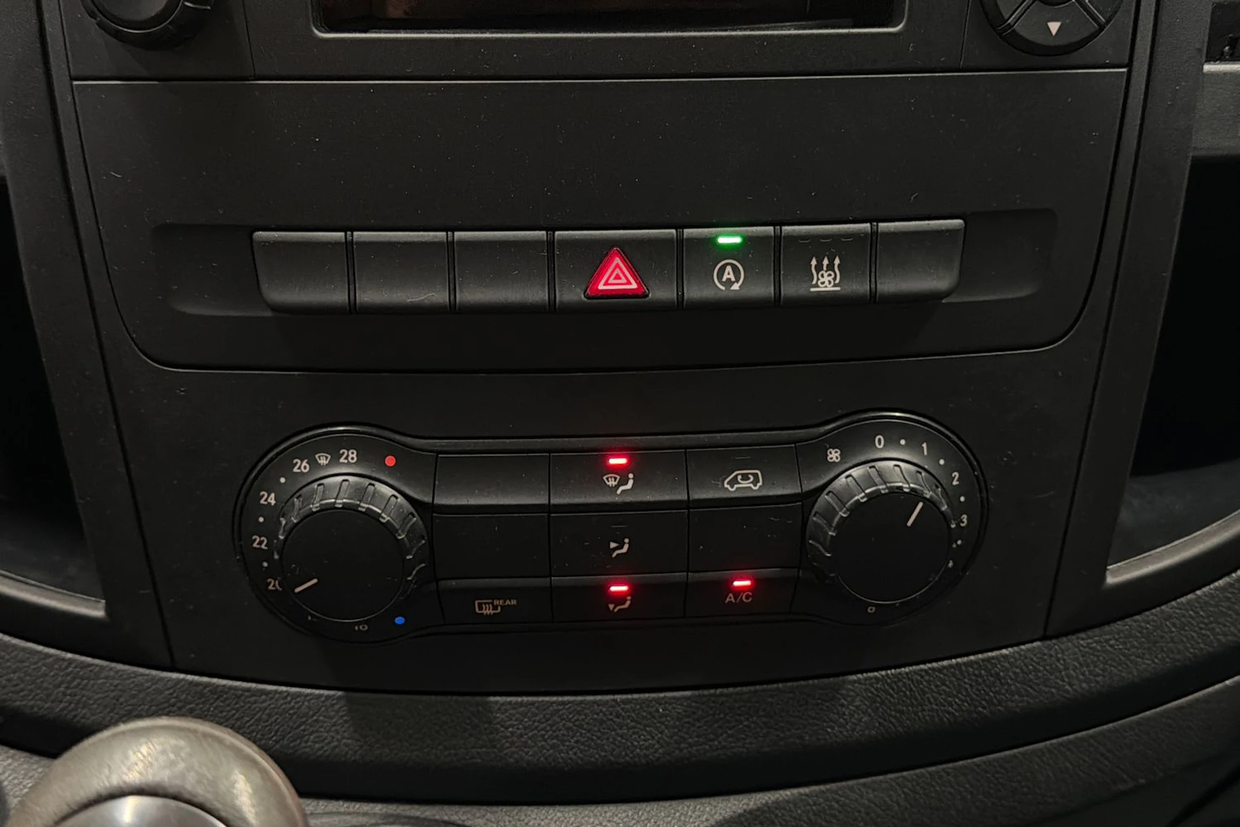 valkoinen Mercedes-Benz Vito 2020 kuva 22.