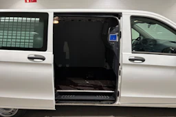 valkoinen Mercedes-Benz Vito 2020 kuva 26.