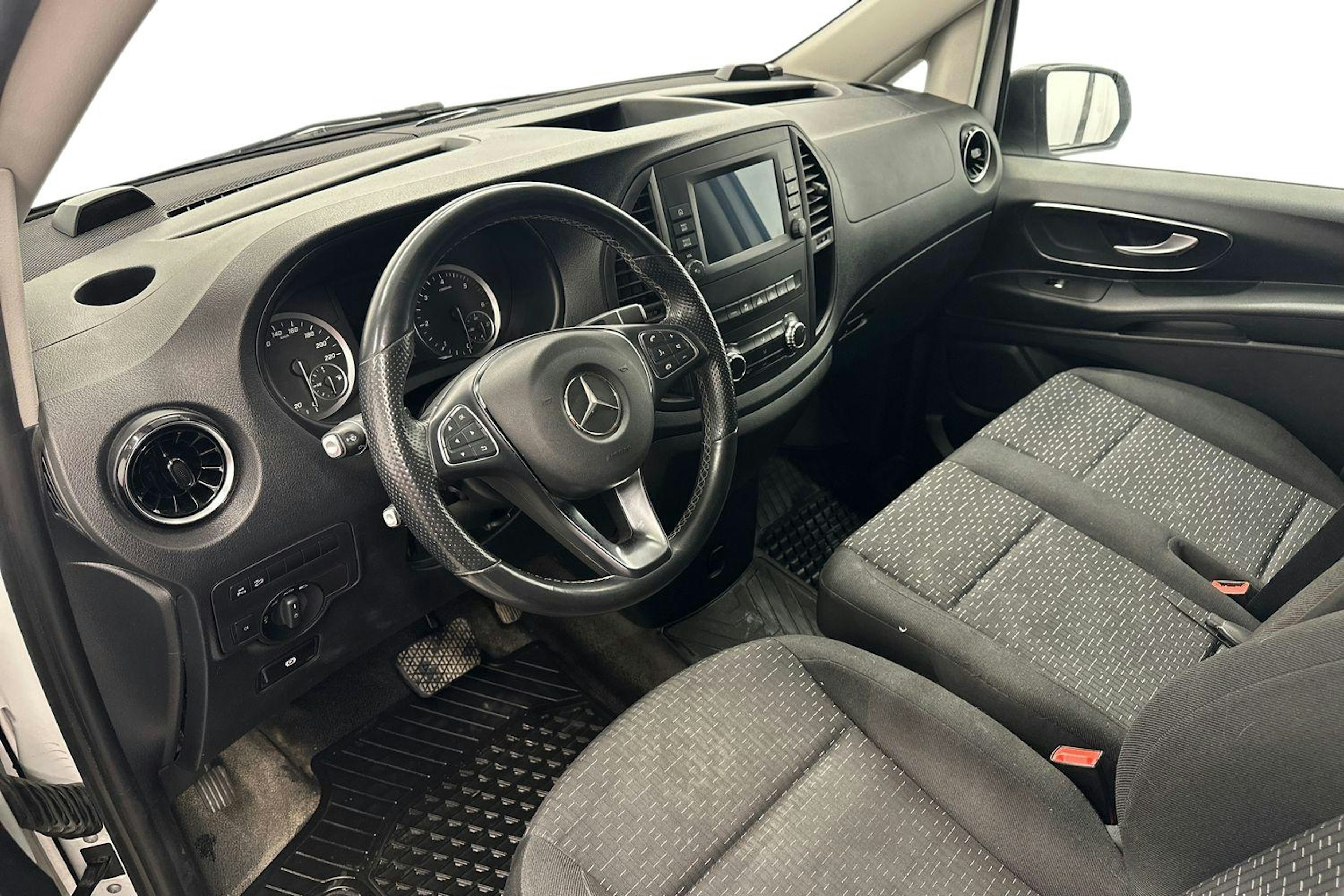 valkoinen Mercedes-Benz Vito 2020 kuva 9.