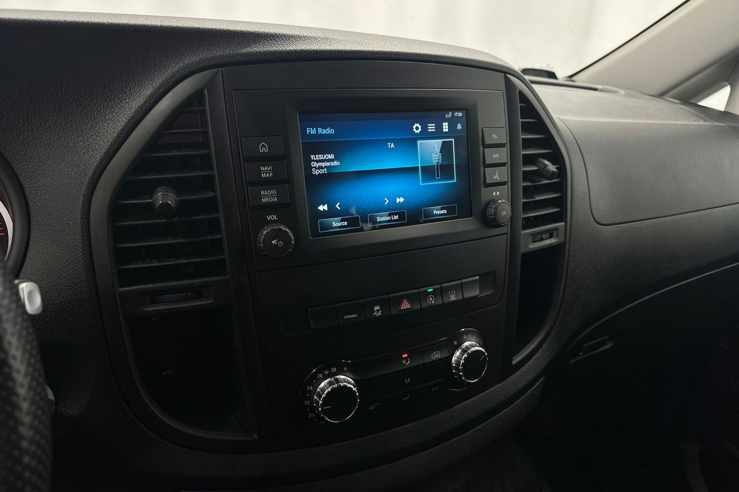 valkoinen Mercedes-Benz Vito 2020 kuva 16.