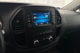 valkoinen Mercedes-Benz Vito 2020 kuva 16.