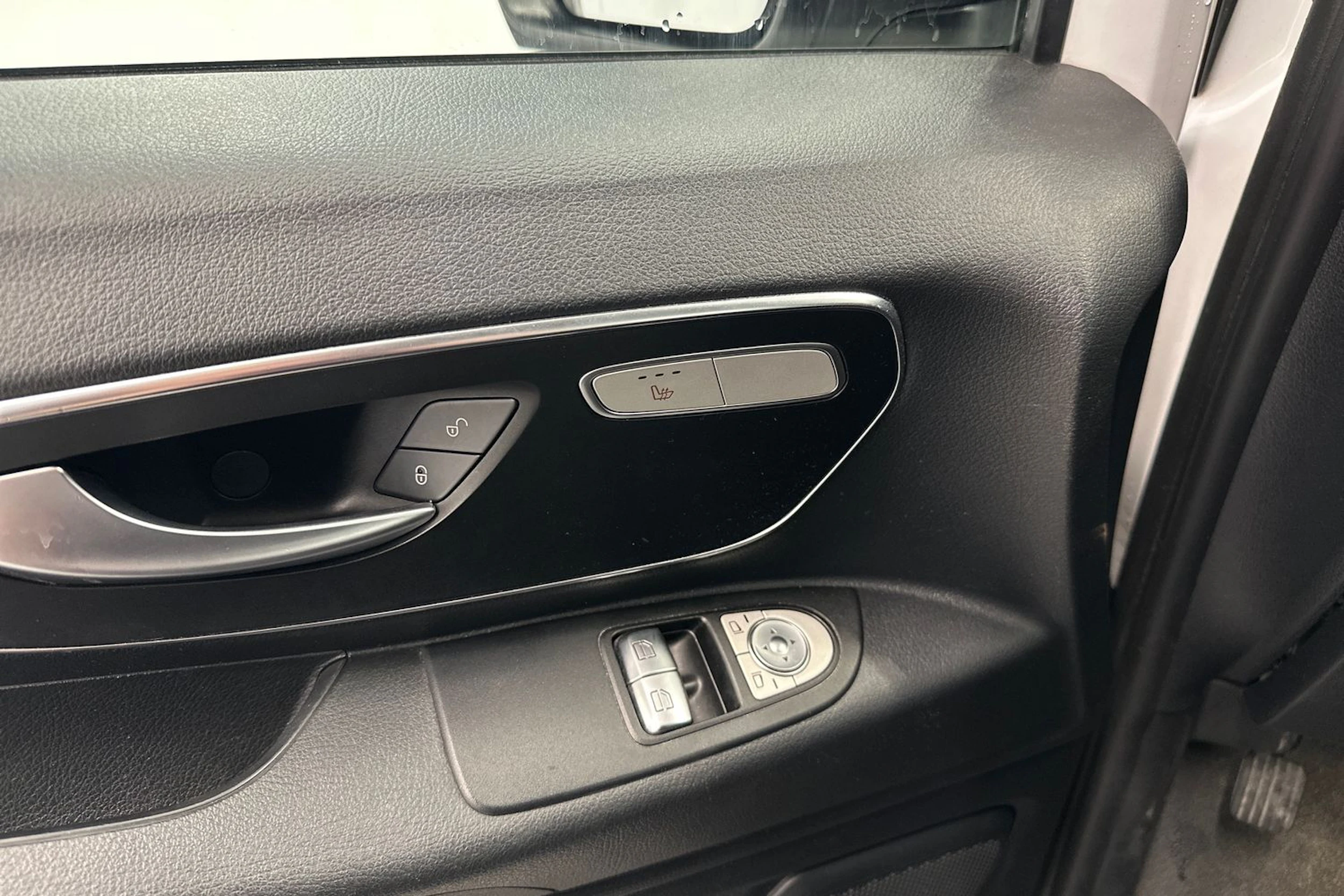 valkoinen Mercedes-Benz Vito 2020 kuva 24.