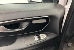 valkoinen Mercedes-Benz Vito 2020 kuva 24.
