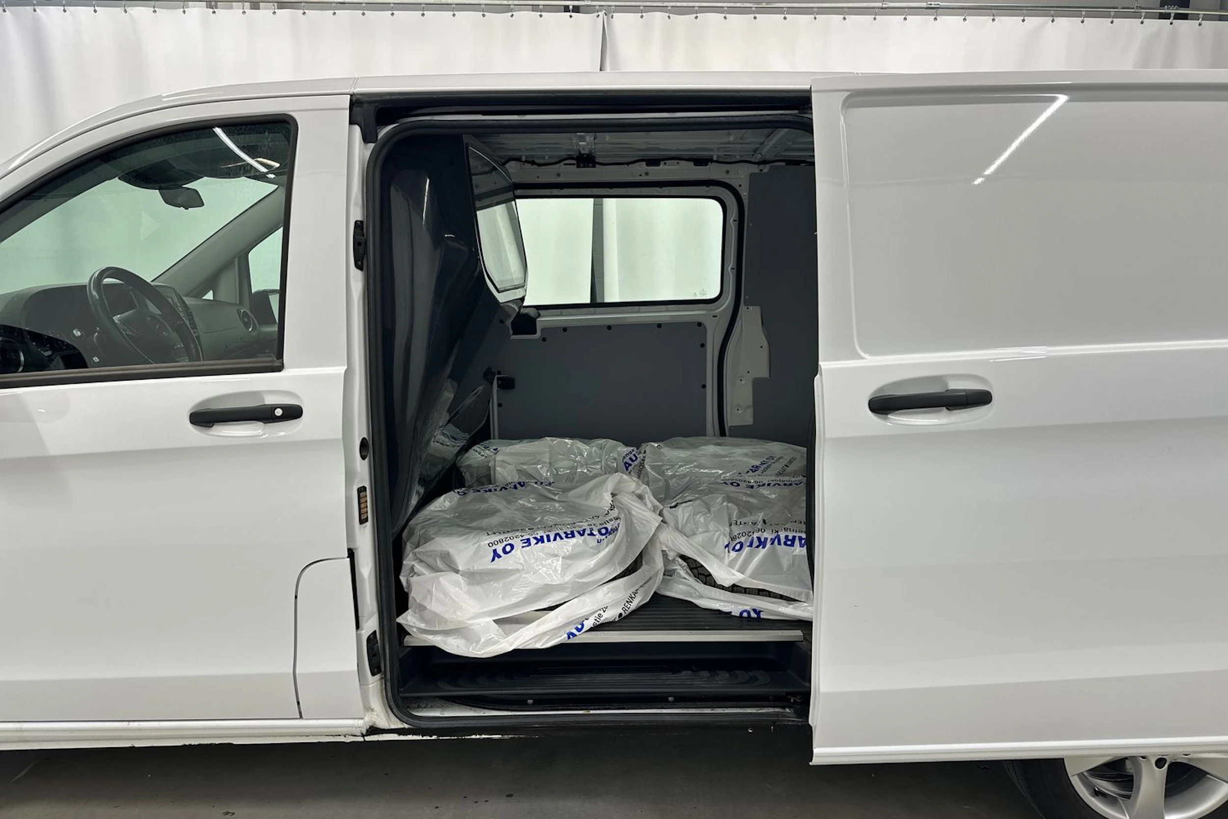 valkoinen Mercedes-Benz Vito 2020 kuva 26.